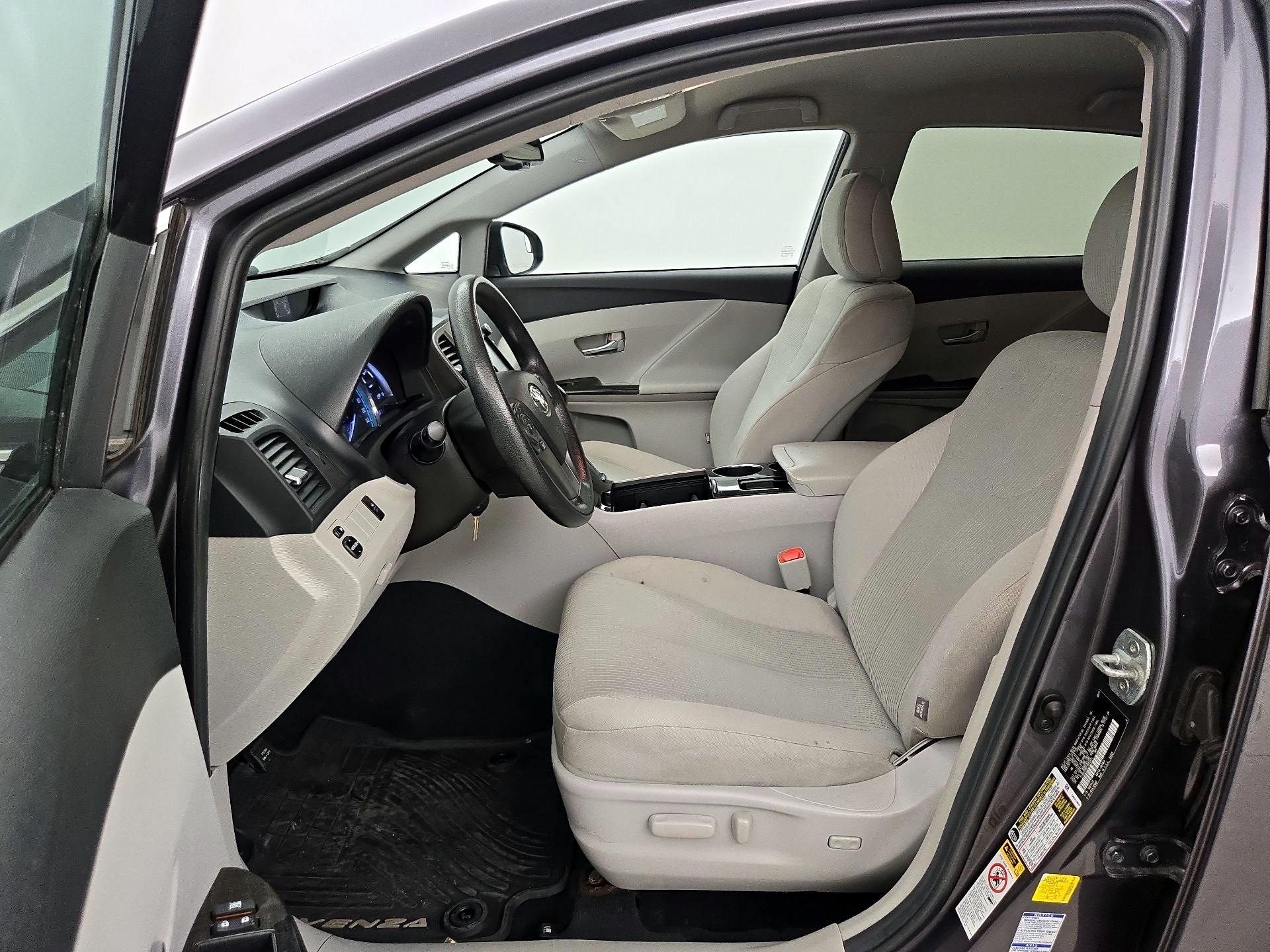 Thumbnail: 2015 Toyota Venza - 11