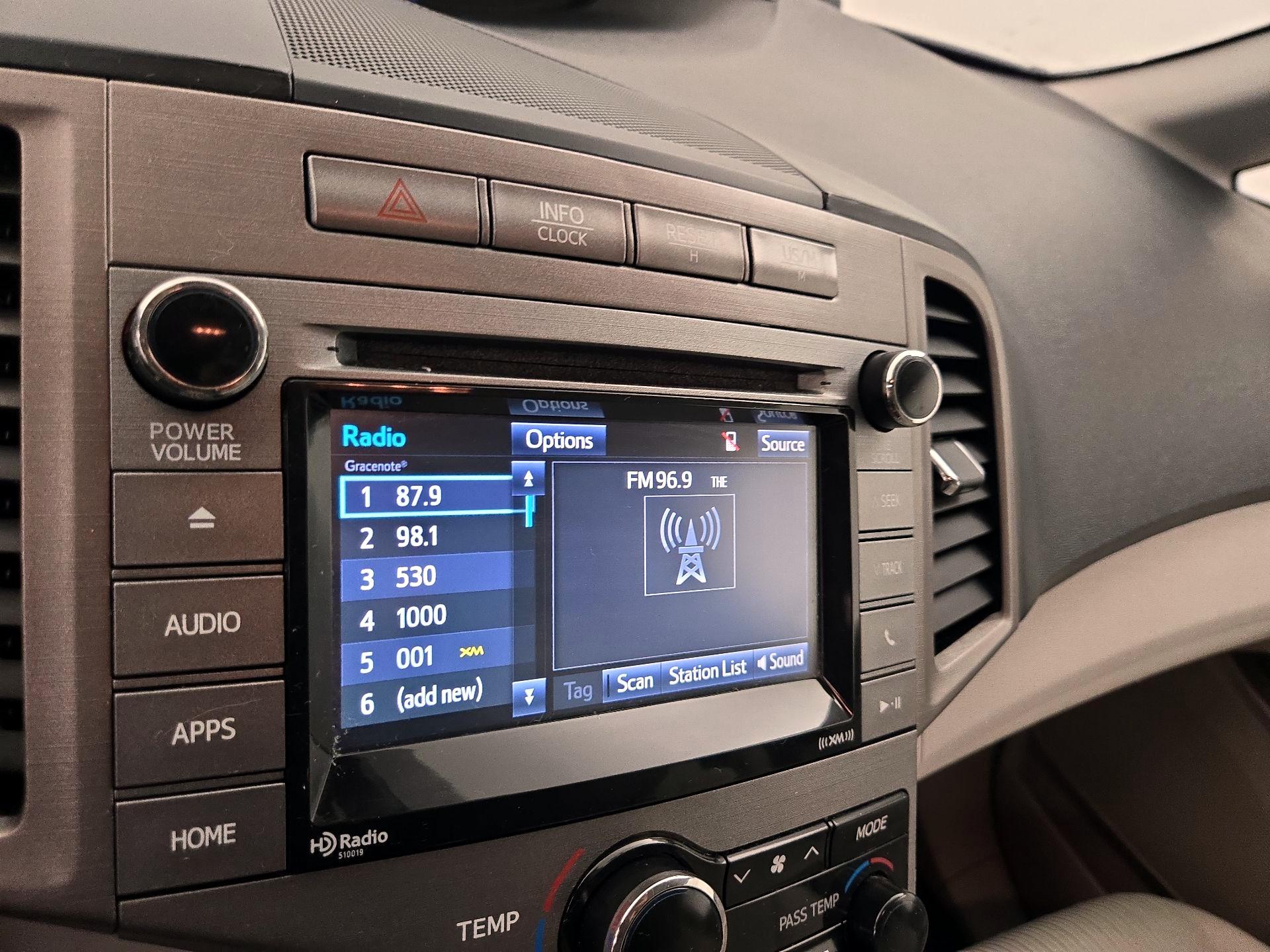 Thumbnail: 2015 Toyota Venza - 15