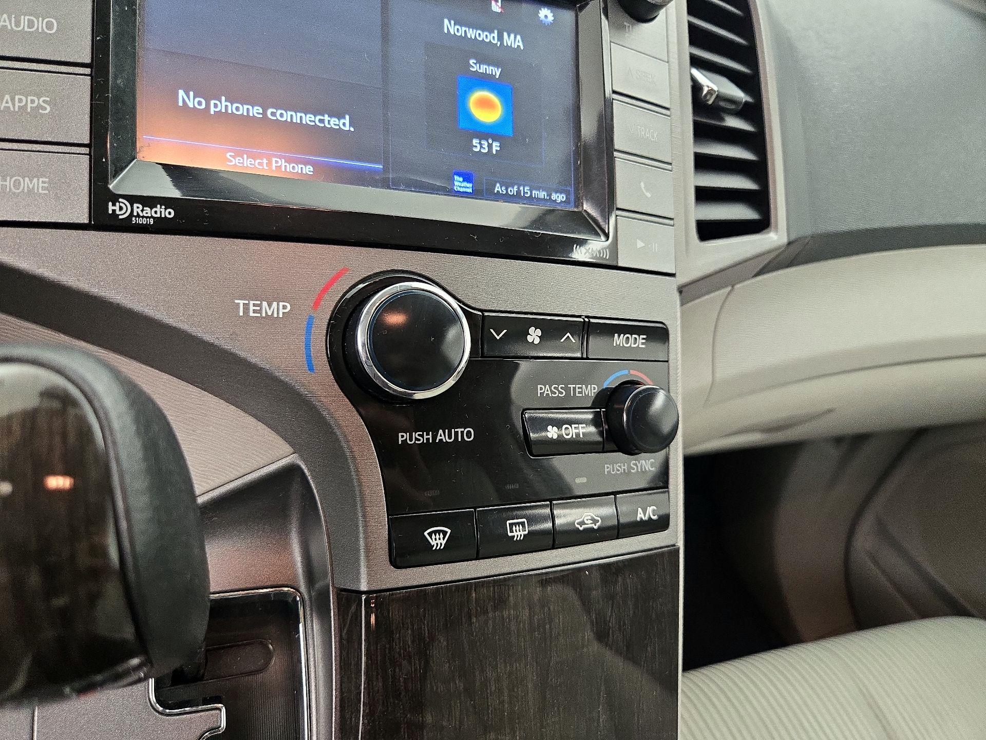 Thumbnail: 2015 Toyota Venza - 16