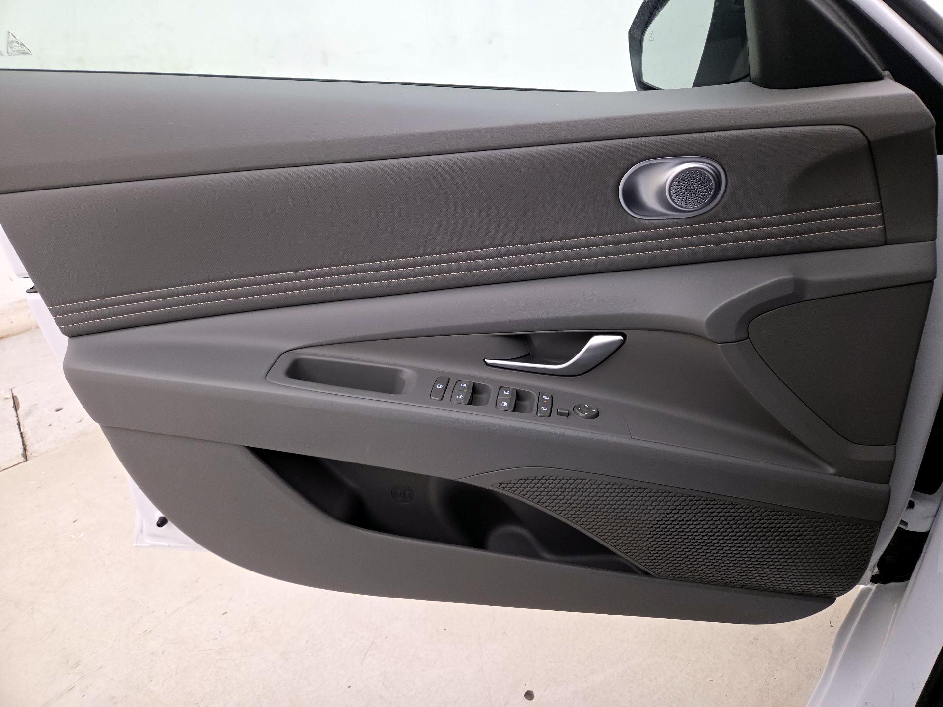 Thumbnail: 2025 Hyundai Elantra - 12