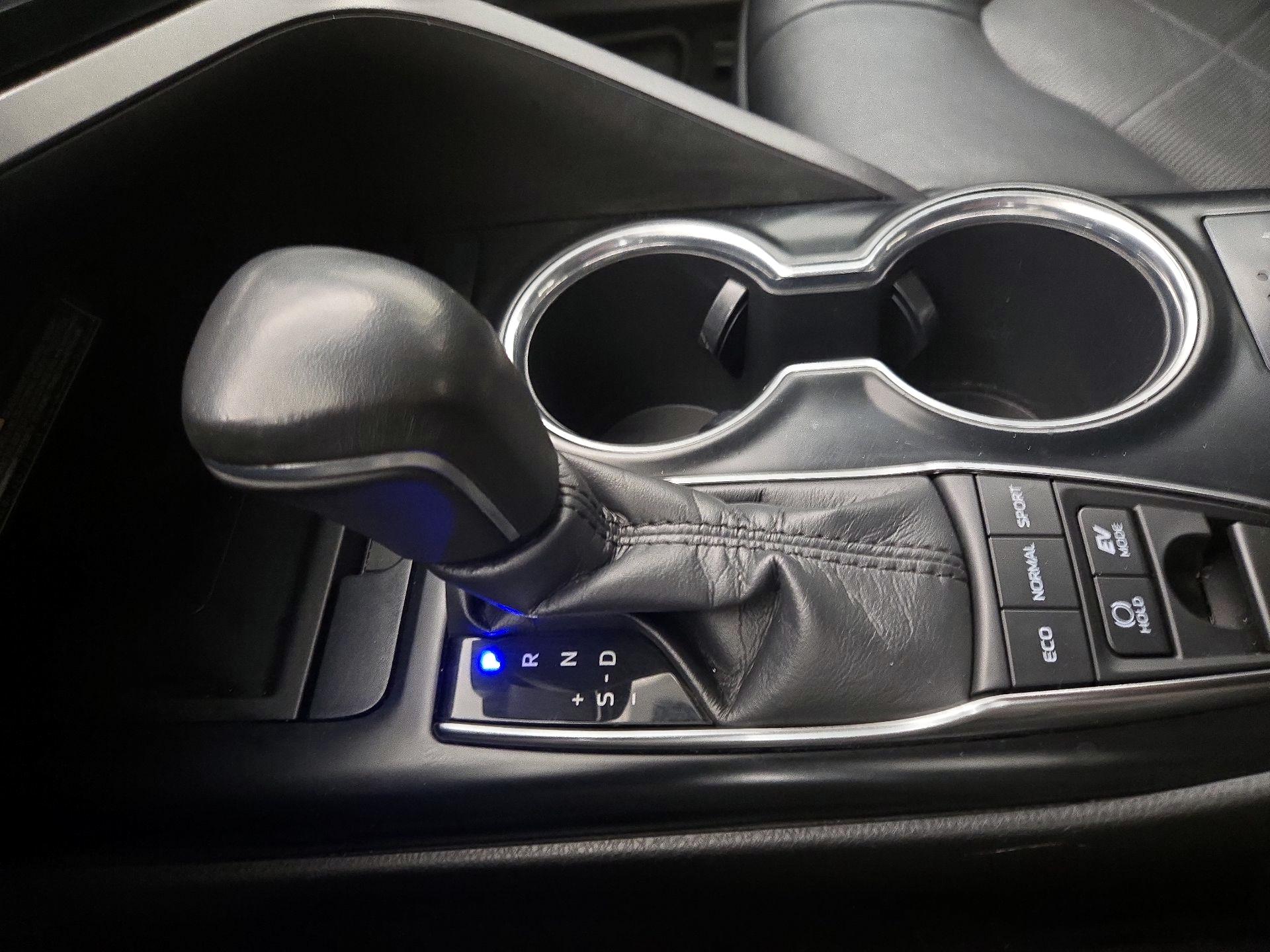 Thumbnail: 2019 Toyota Camry - 18