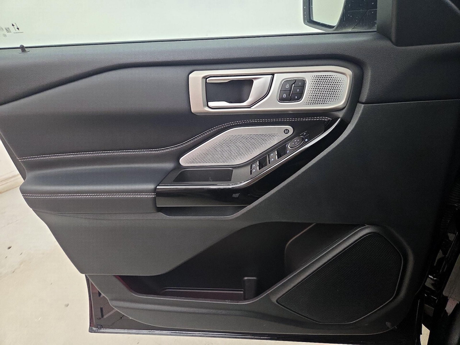 2024 Ford Explorer ST - Photo 13