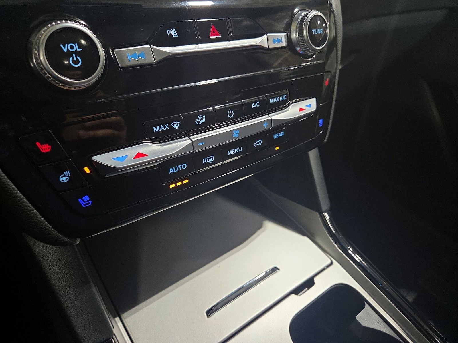 2024 Ford Explorer ST - Photo 18
