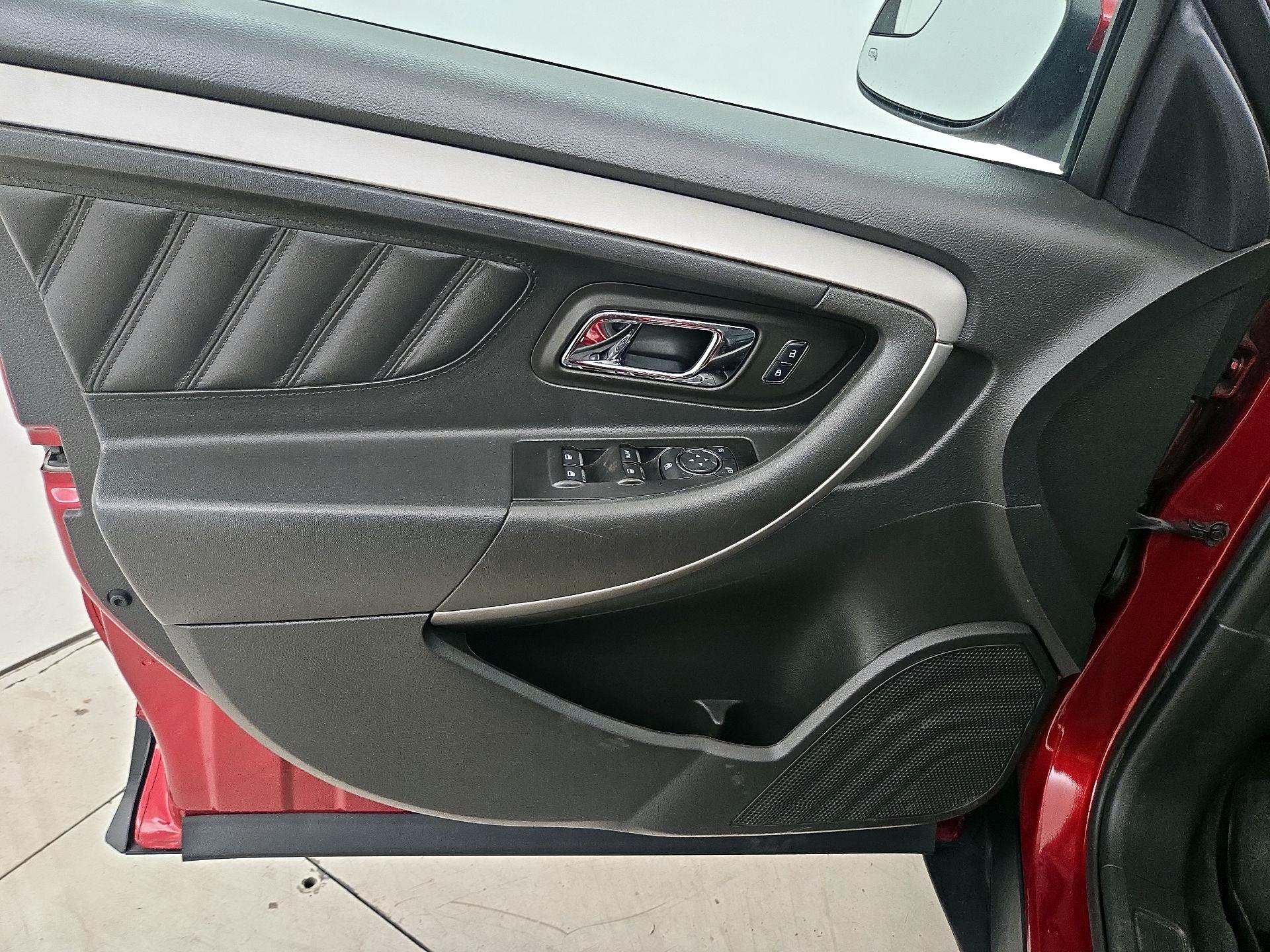 Thumbnail: 2016 Ford Taurus - 12