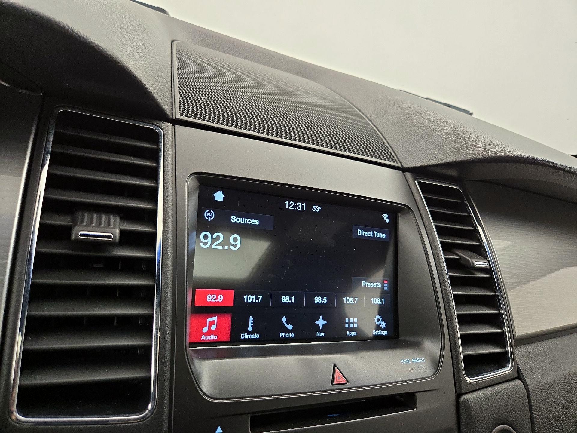 Thumbnail: 2016 Ford Taurus - 15