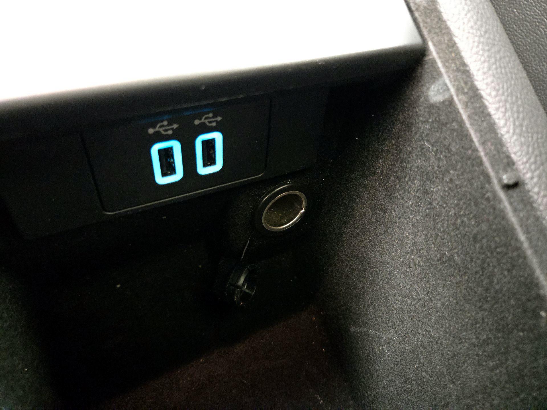 Thumbnail: 2016 Ford Taurus - 18