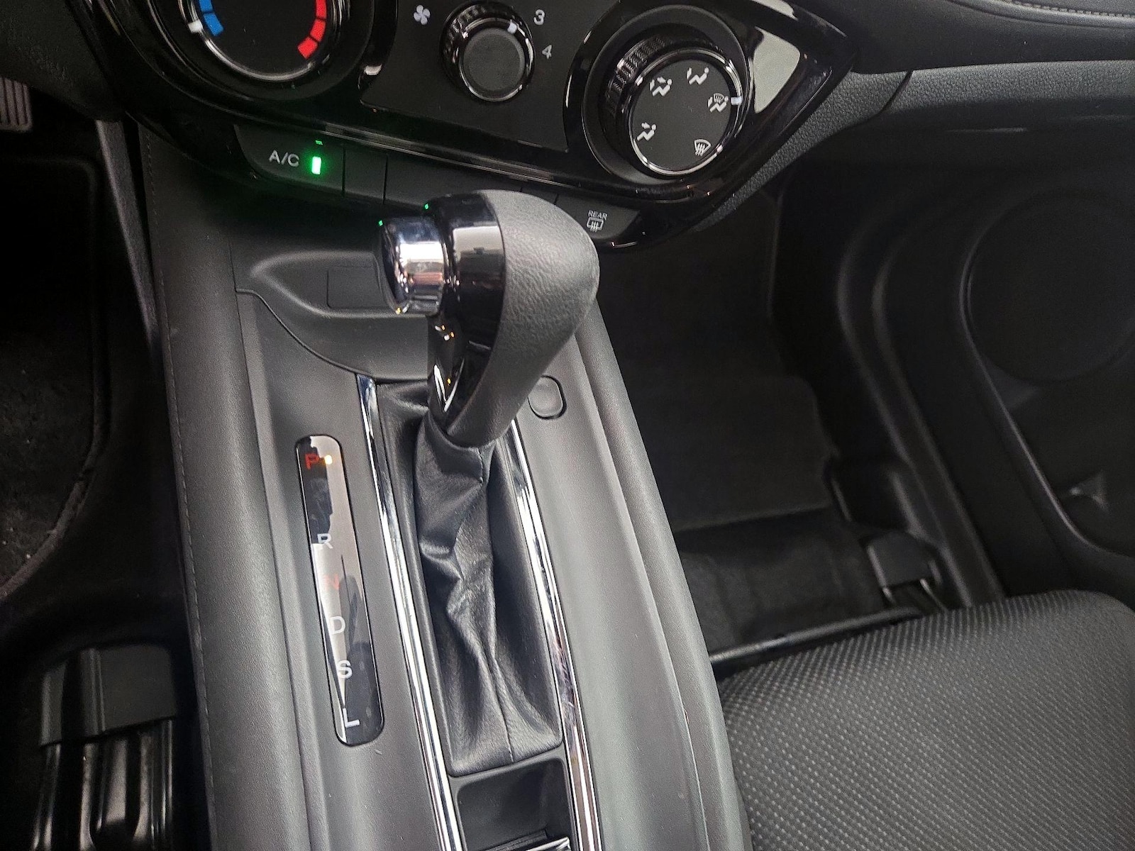 2018 Honda HR-V LX - Photo 18