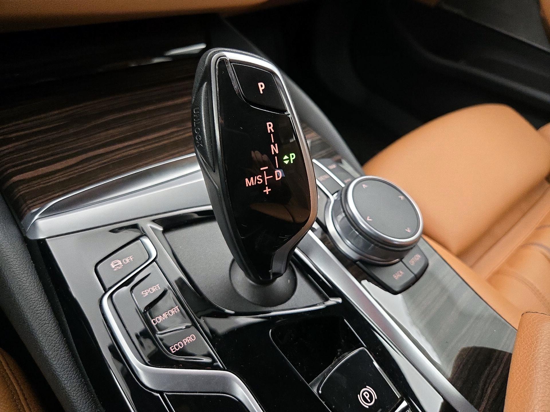 Thumbnail: 2022 BMW 5 Series - 18