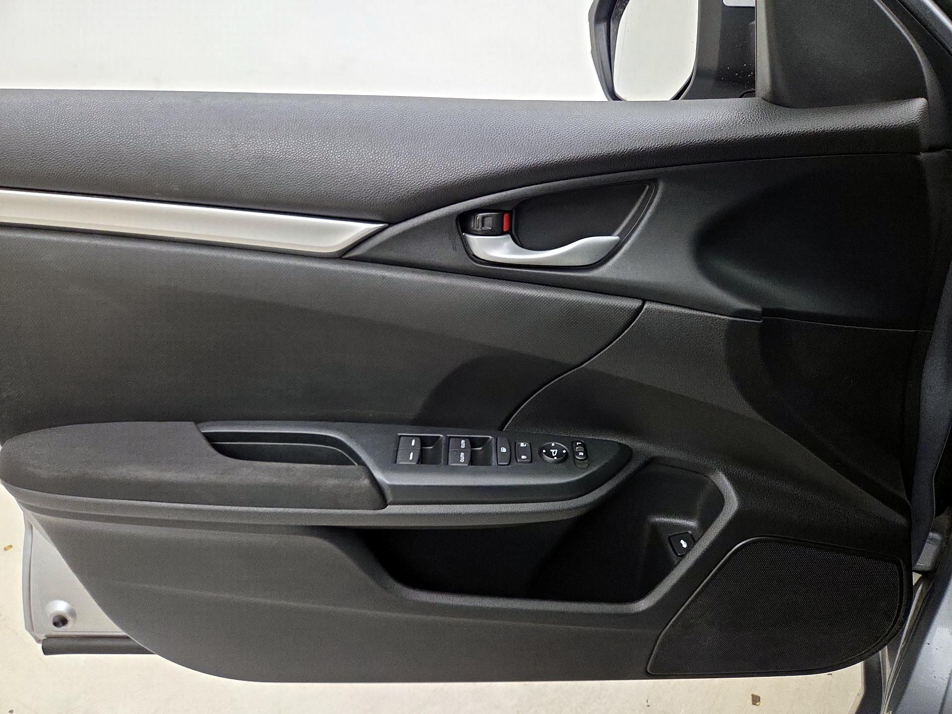 Thumbnail: 2016 Honda Civic - 12