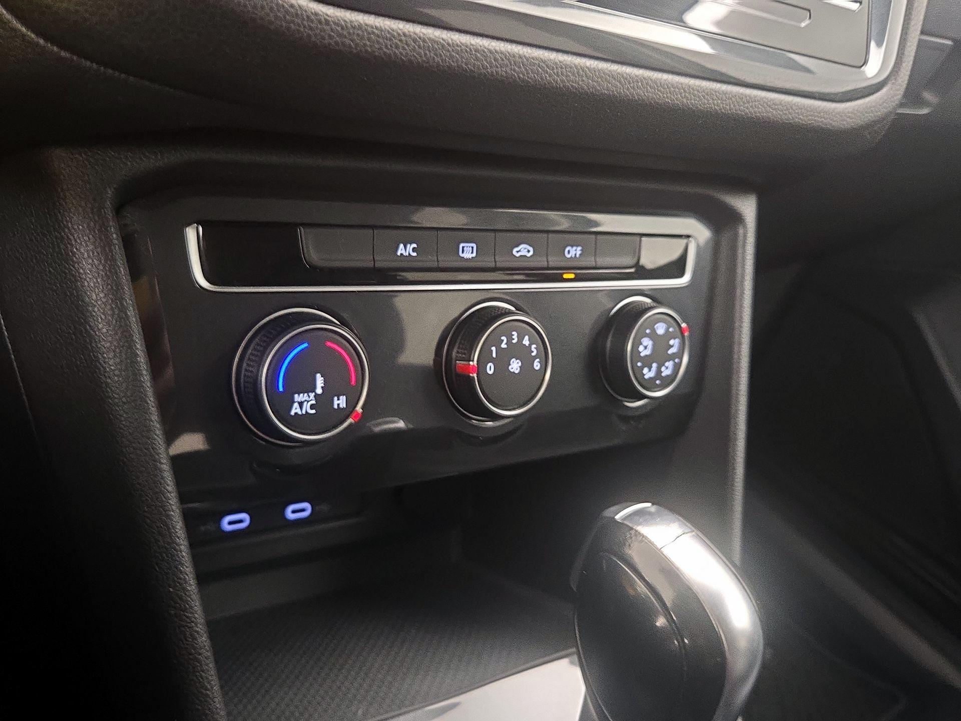 Thumbnail: 2020 Volkswagen Tiguan - 16