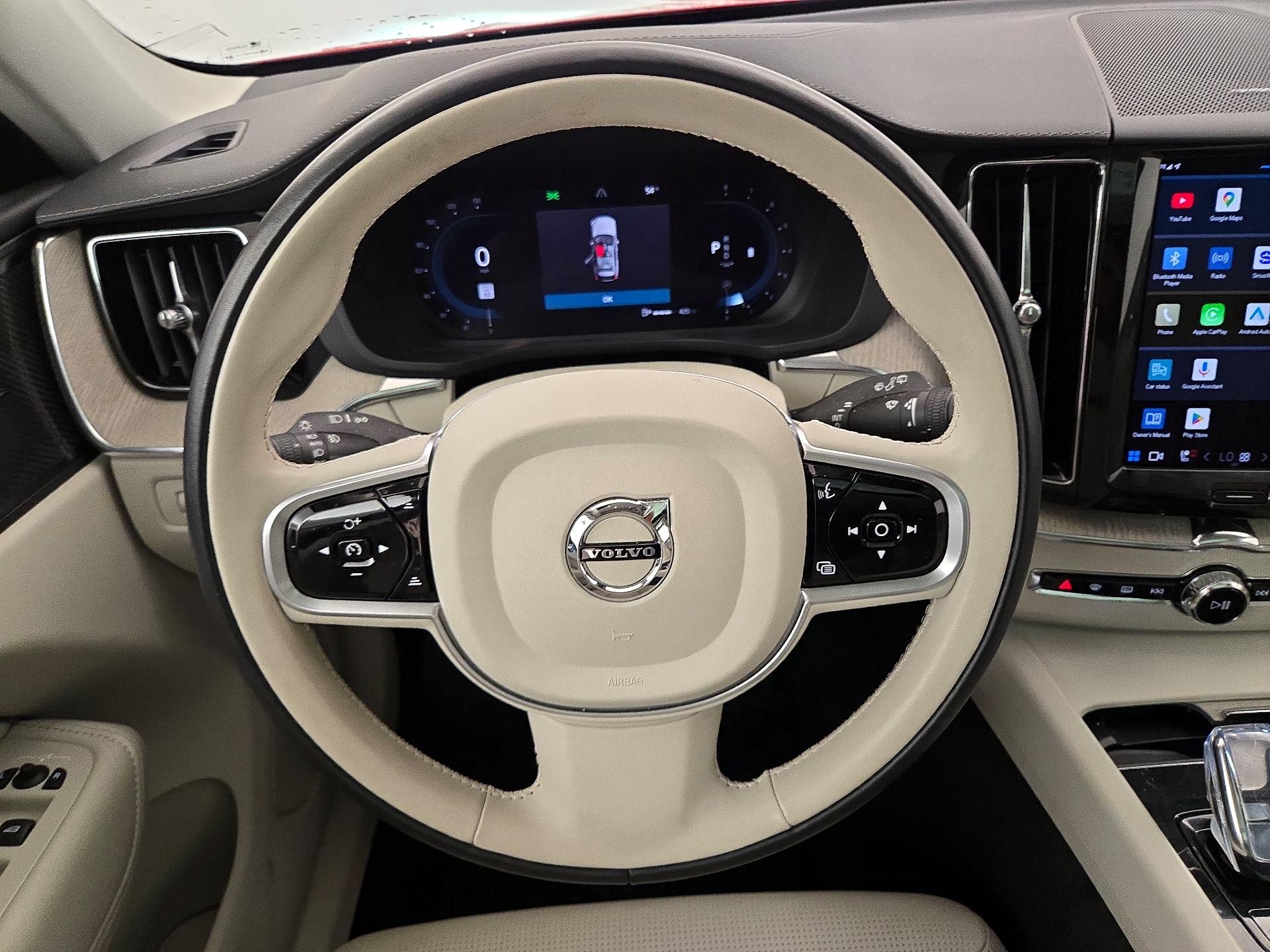 Thumbnail: 2022 Volvo XC60 - 10