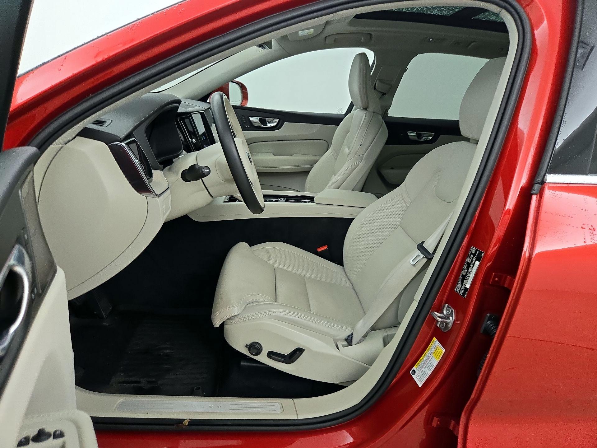 Thumbnail: 2022 Volvo XC60 - 11