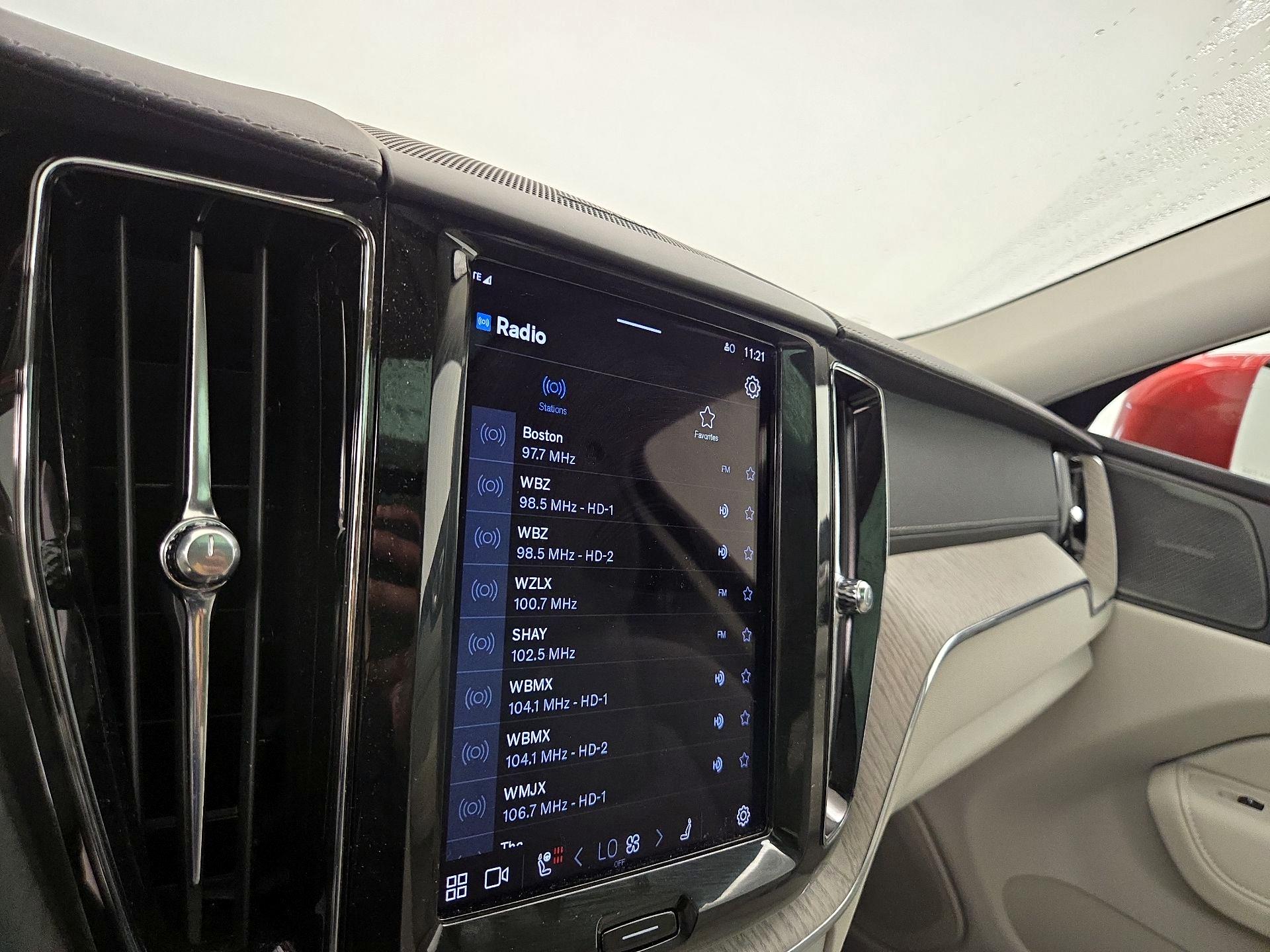 Thumbnail: 2022 Volvo XC60 - 15