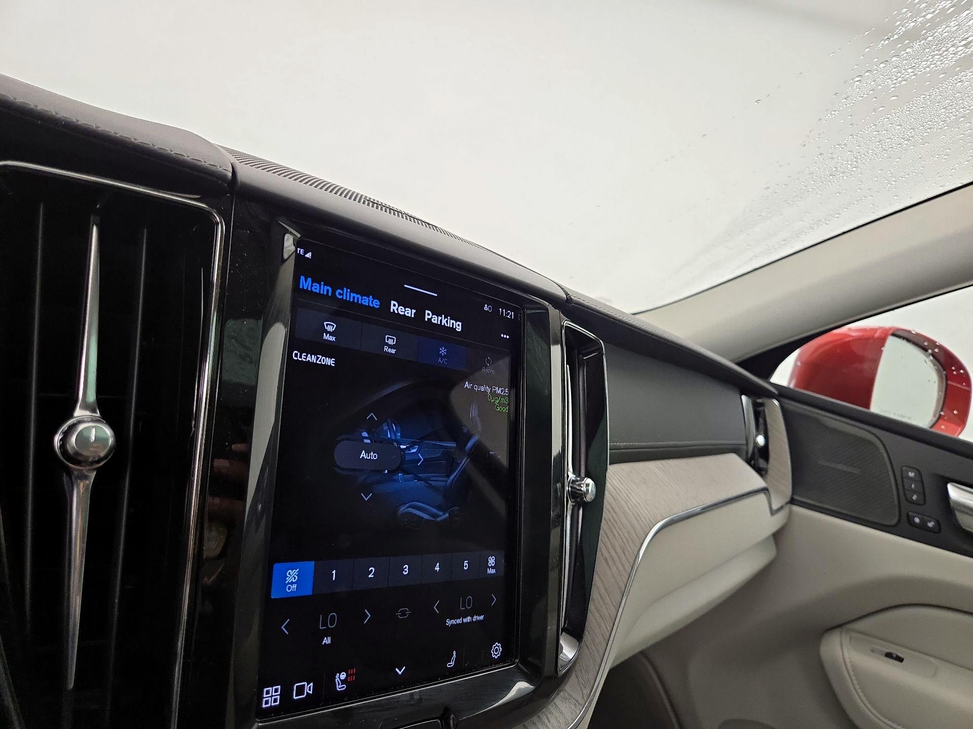 Thumbnail: 2022 Volvo XC60 - 16