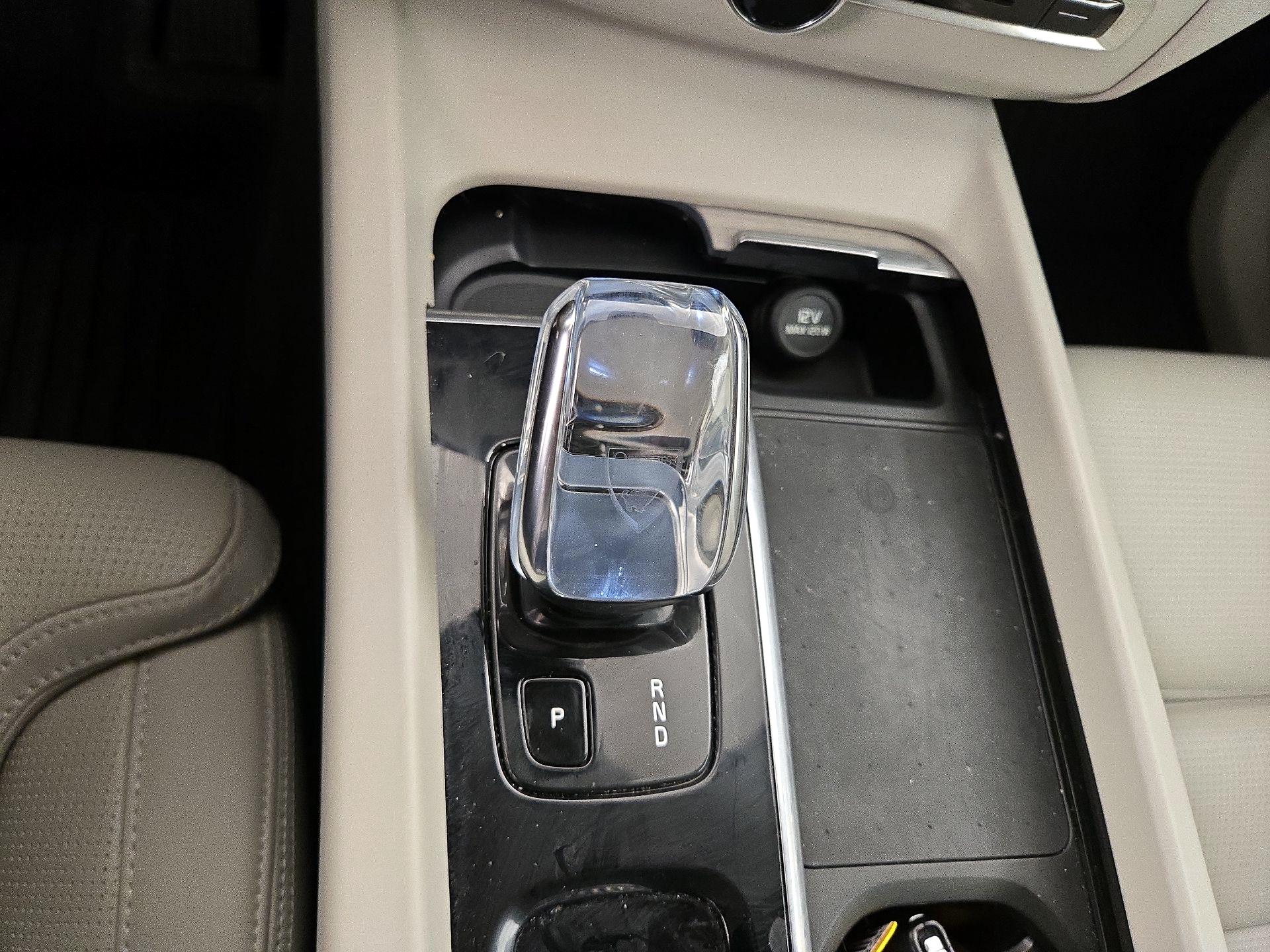 Thumbnail: 2022 Volvo XC60 - 17