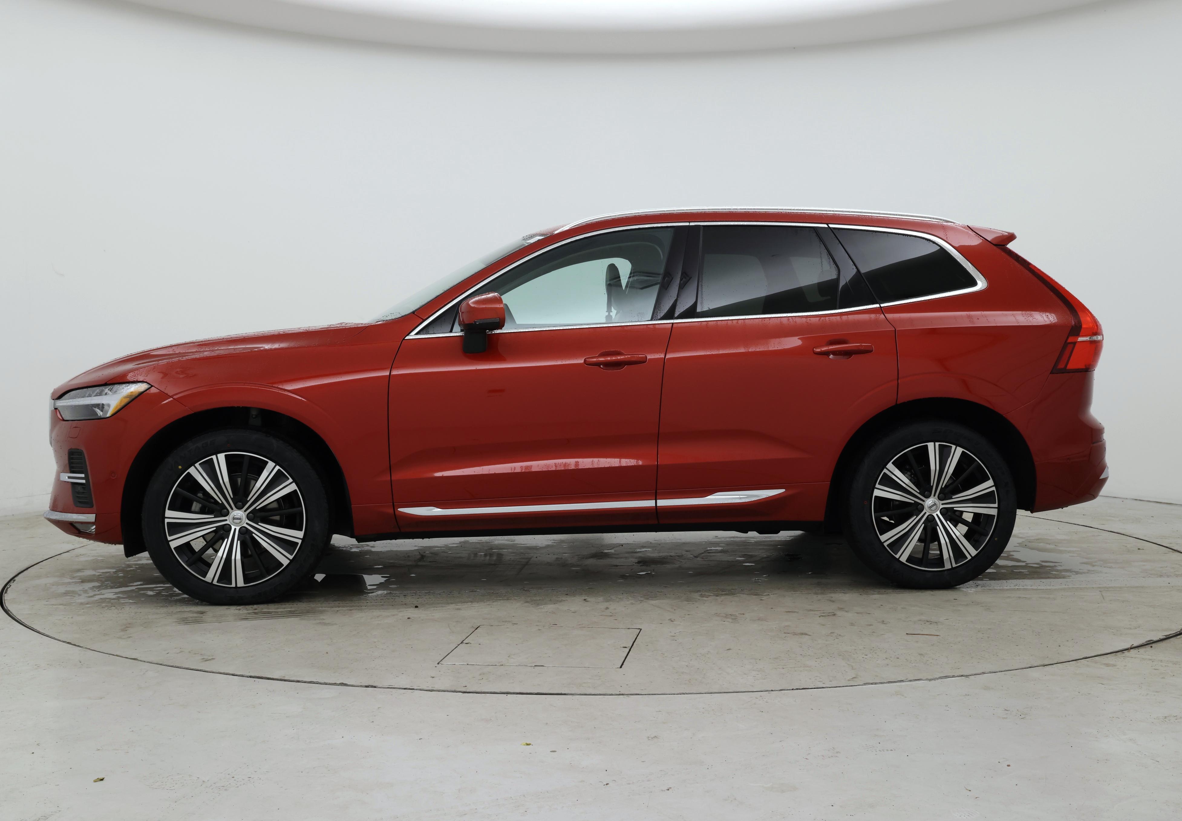 Thumbnail: 2022 Volvo XC60 - 3