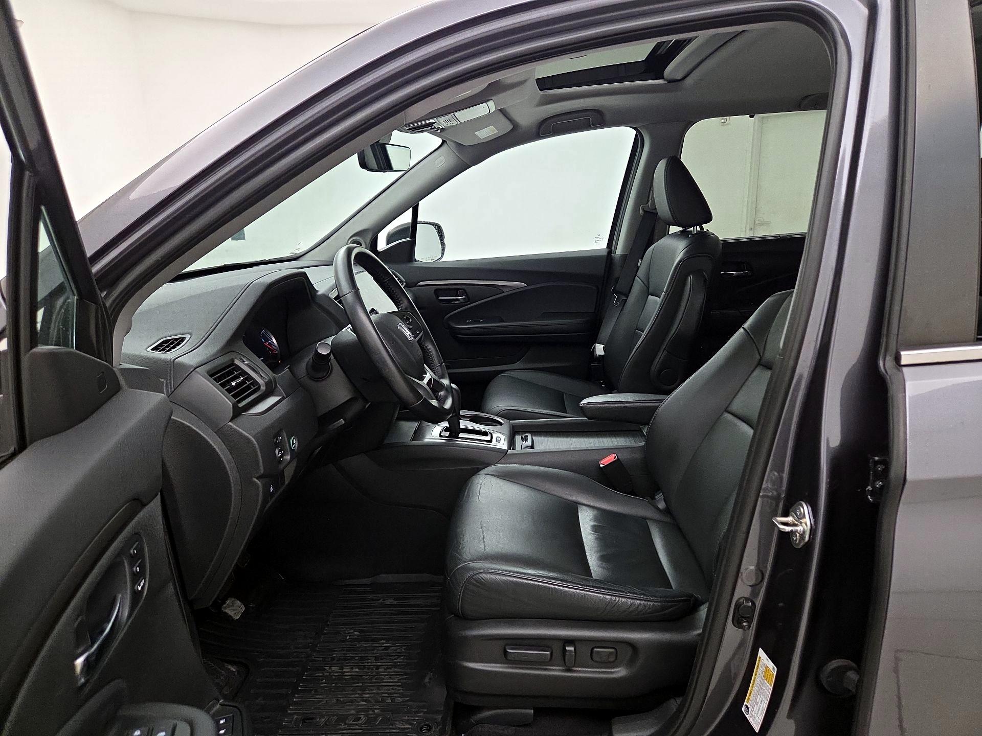 Thumbnail: 2019 Honda Pilot - 11