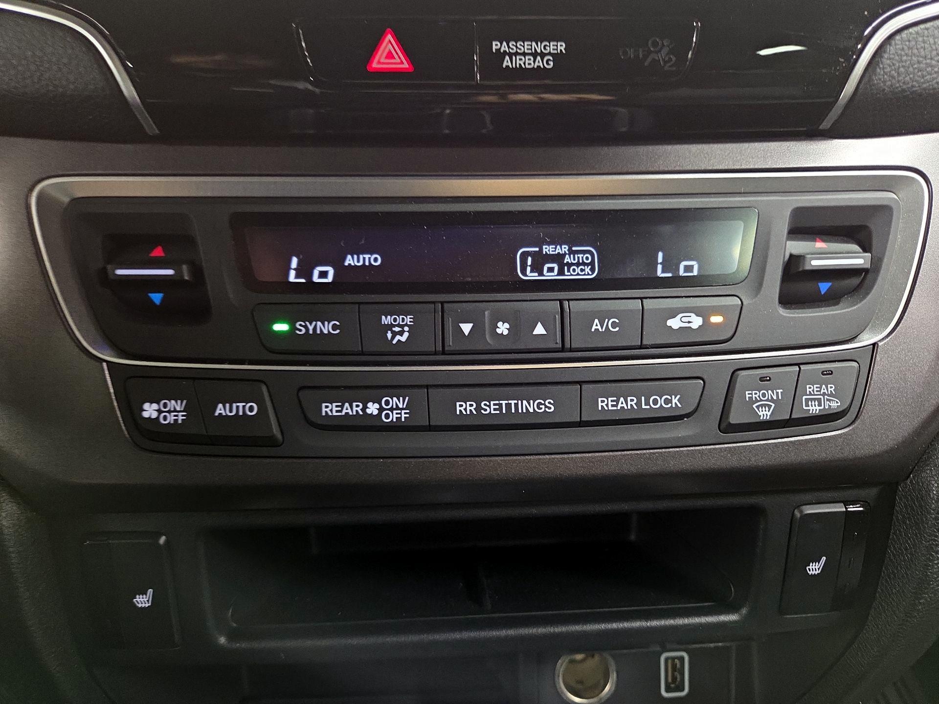 Thumbnail: 2019 Honda Pilot - 16