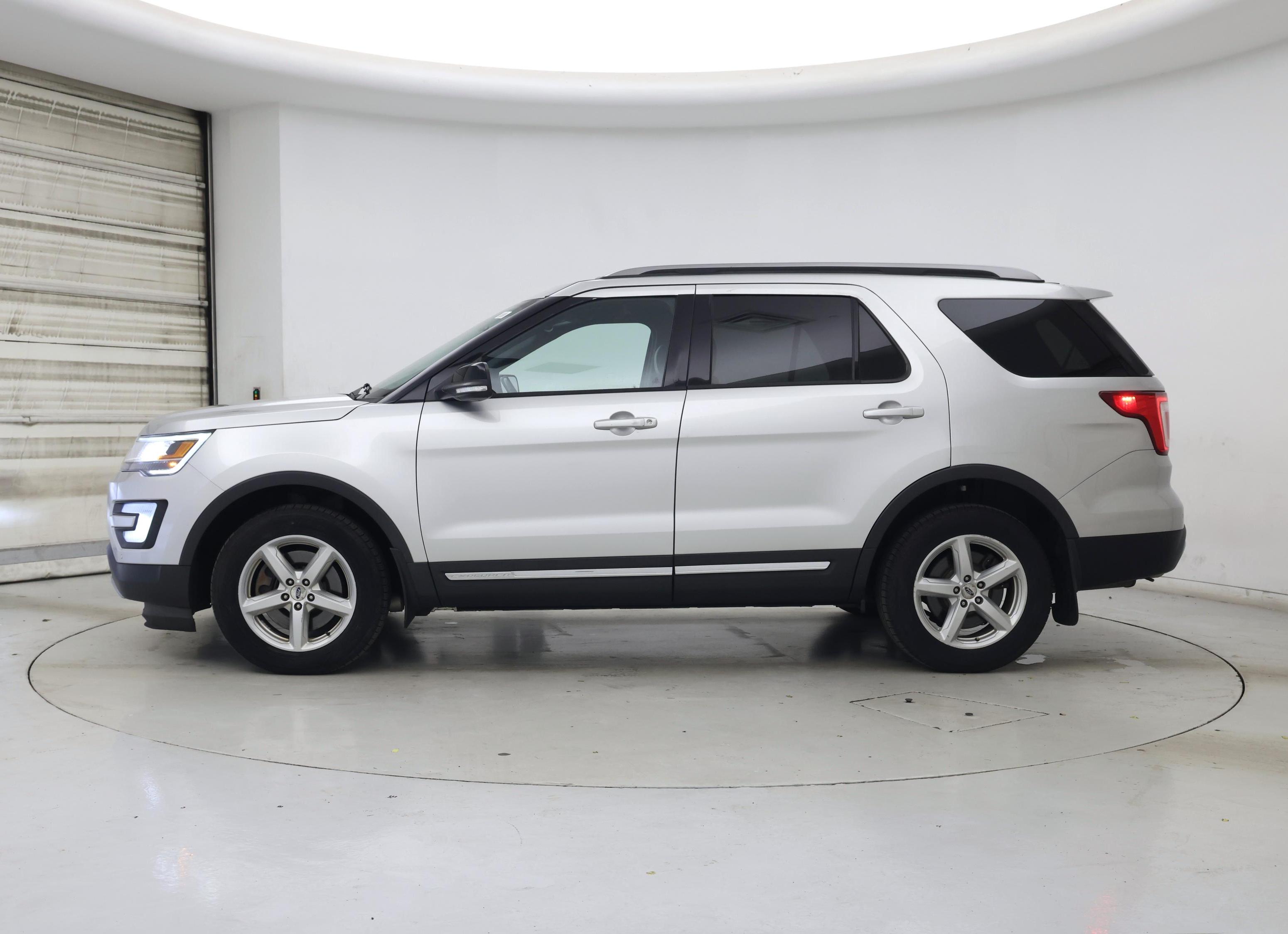 Thumbnail: 2017 Ford Explorer - 3