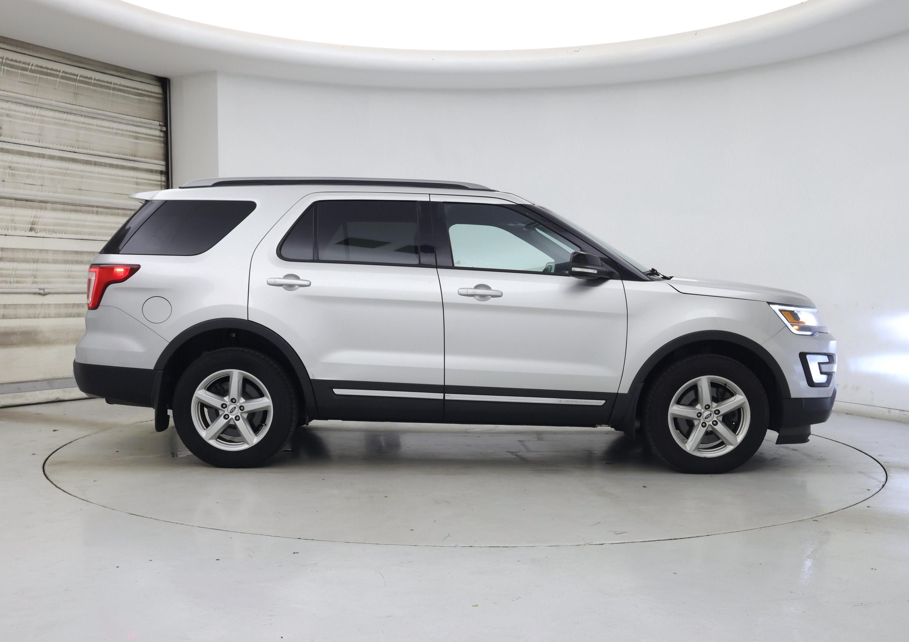 Thumbnail: 2017 Ford Explorer - 7