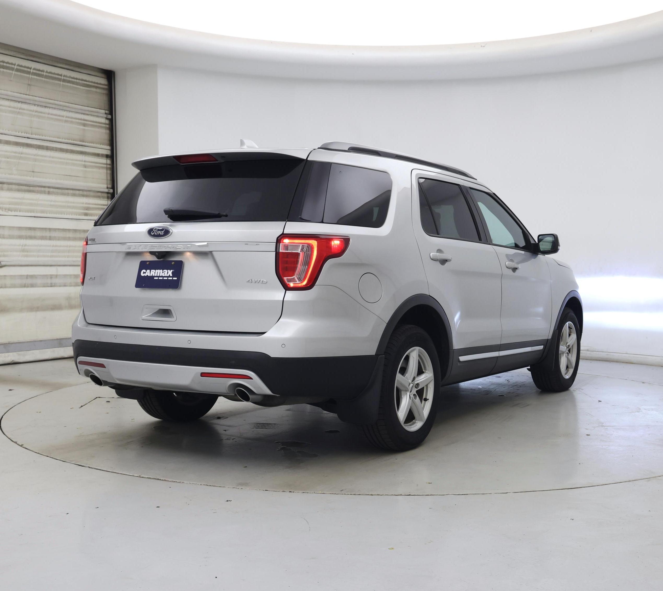 Thumbnail: 2017 Ford Explorer - 8