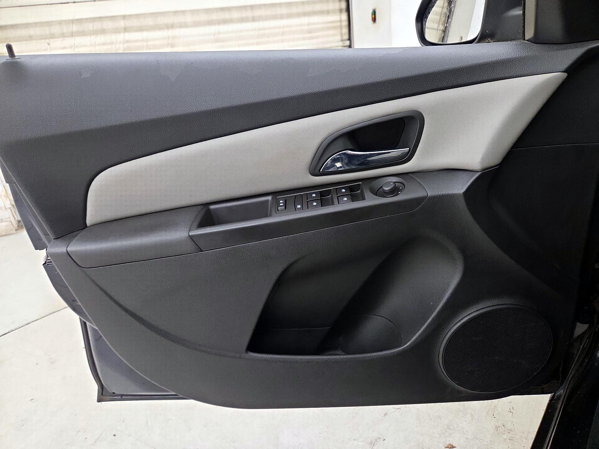 Thumbnail: 2016 Chevrolet Cruze - 12