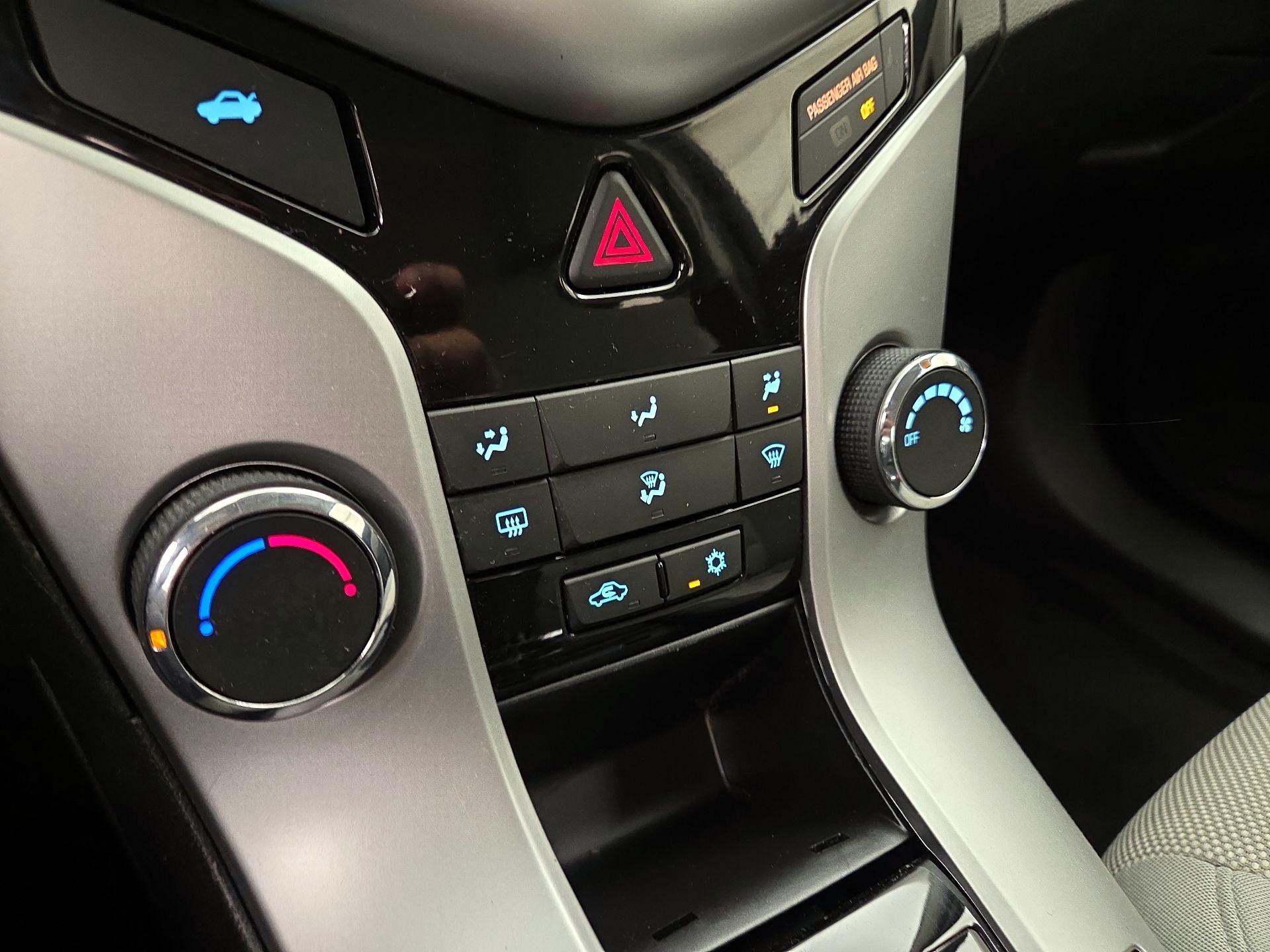 Thumbnail: 2016 Chevrolet Cruze - 16