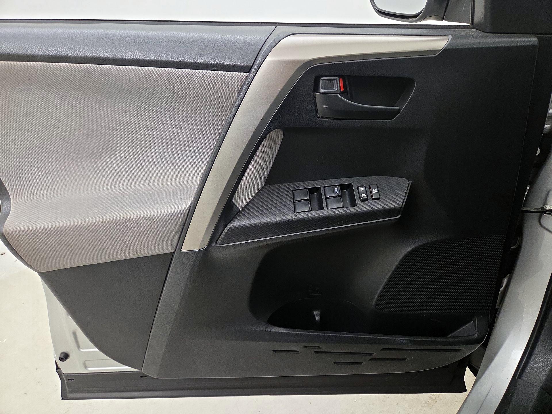 Thumbnail: 2014 Toyota RAV4 - 12