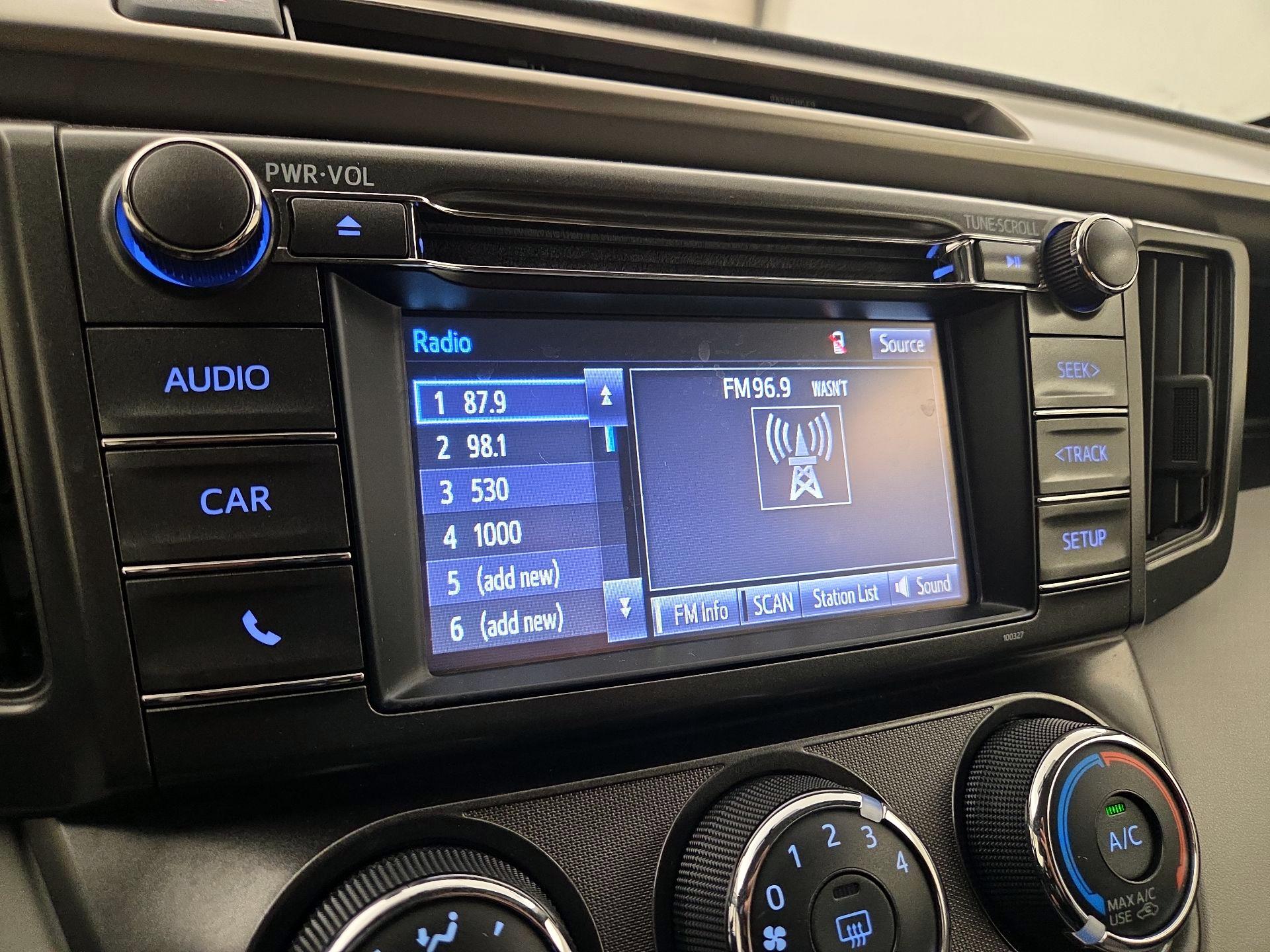 Thumbnail: 2014 Toyota RAV4 - 15