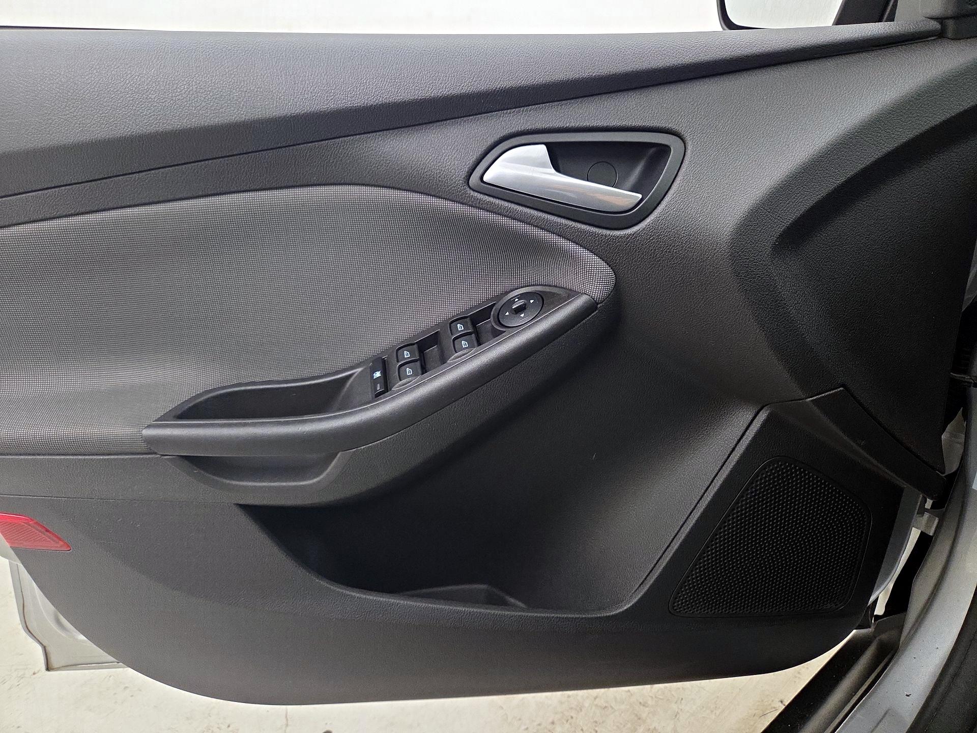 Thumbnail: 2014 Ford Focus - 12