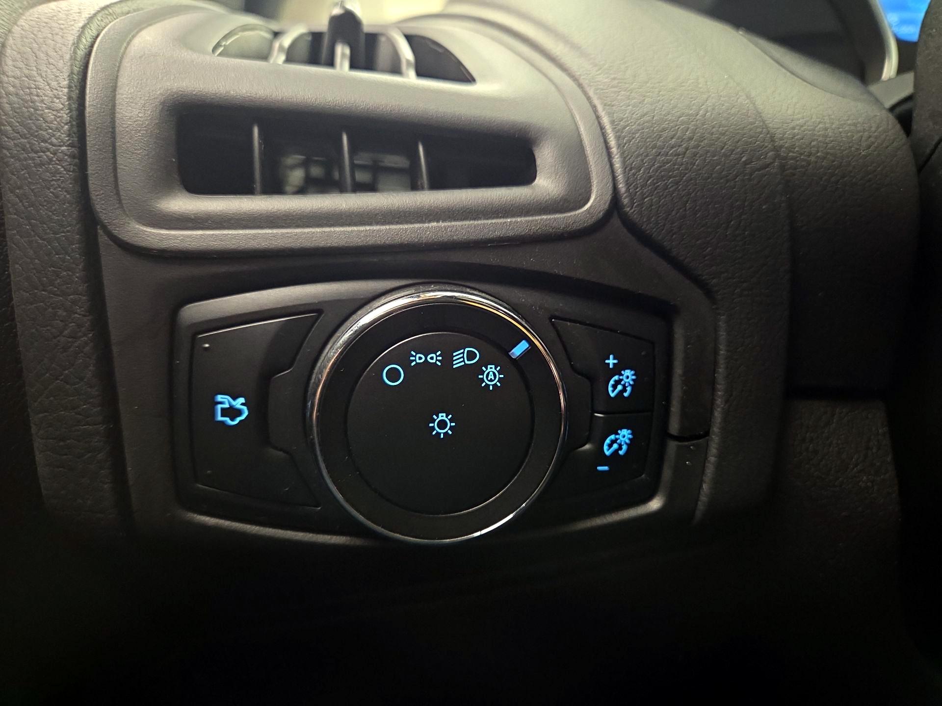 Thumbnail: 2014 Ford Focus - 13