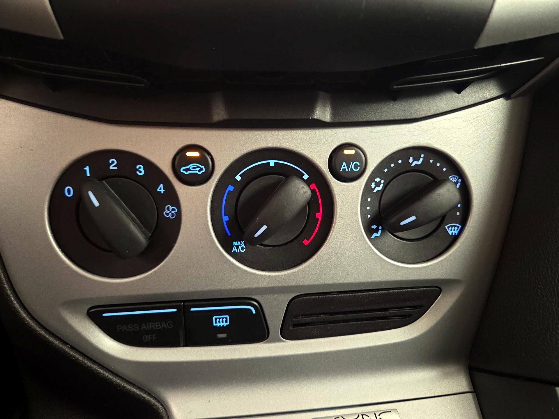 Thumbnail: 2014 Ford Focus - 15