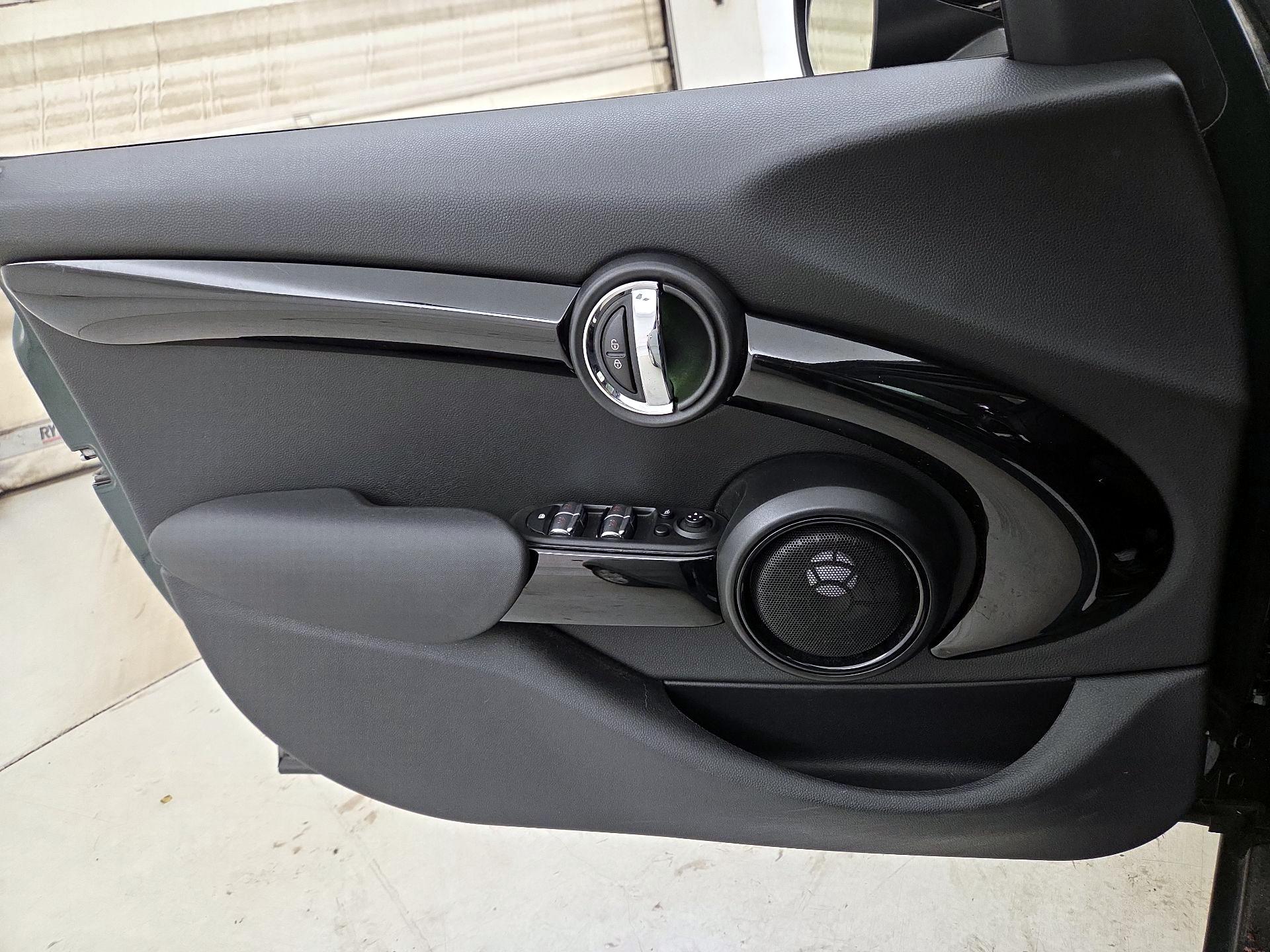 Thumbnail: 2016 MINI Cooper Hardtop - 12