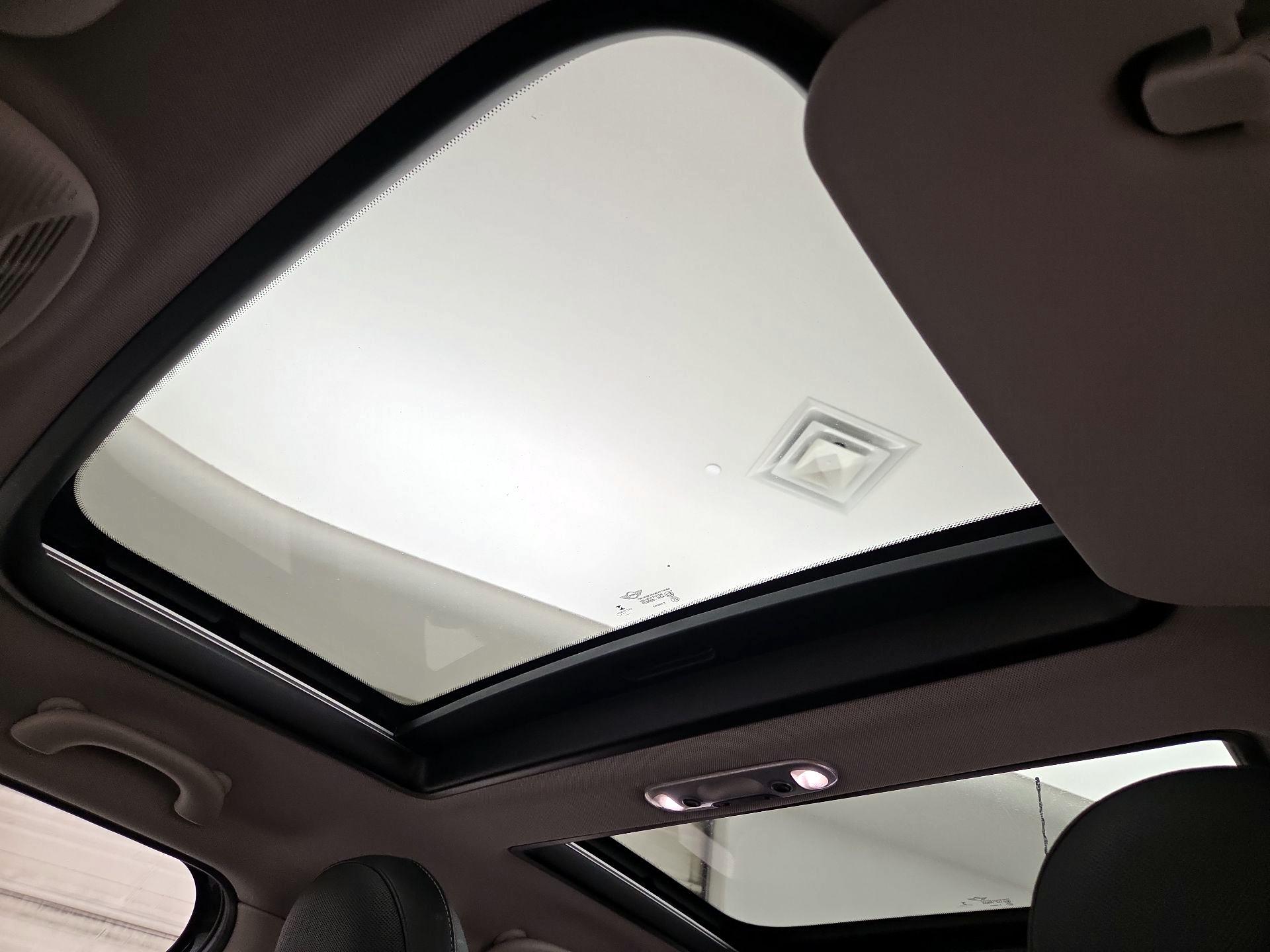 Thumbnail: 2016 MINI Cooper Hardtop - 18