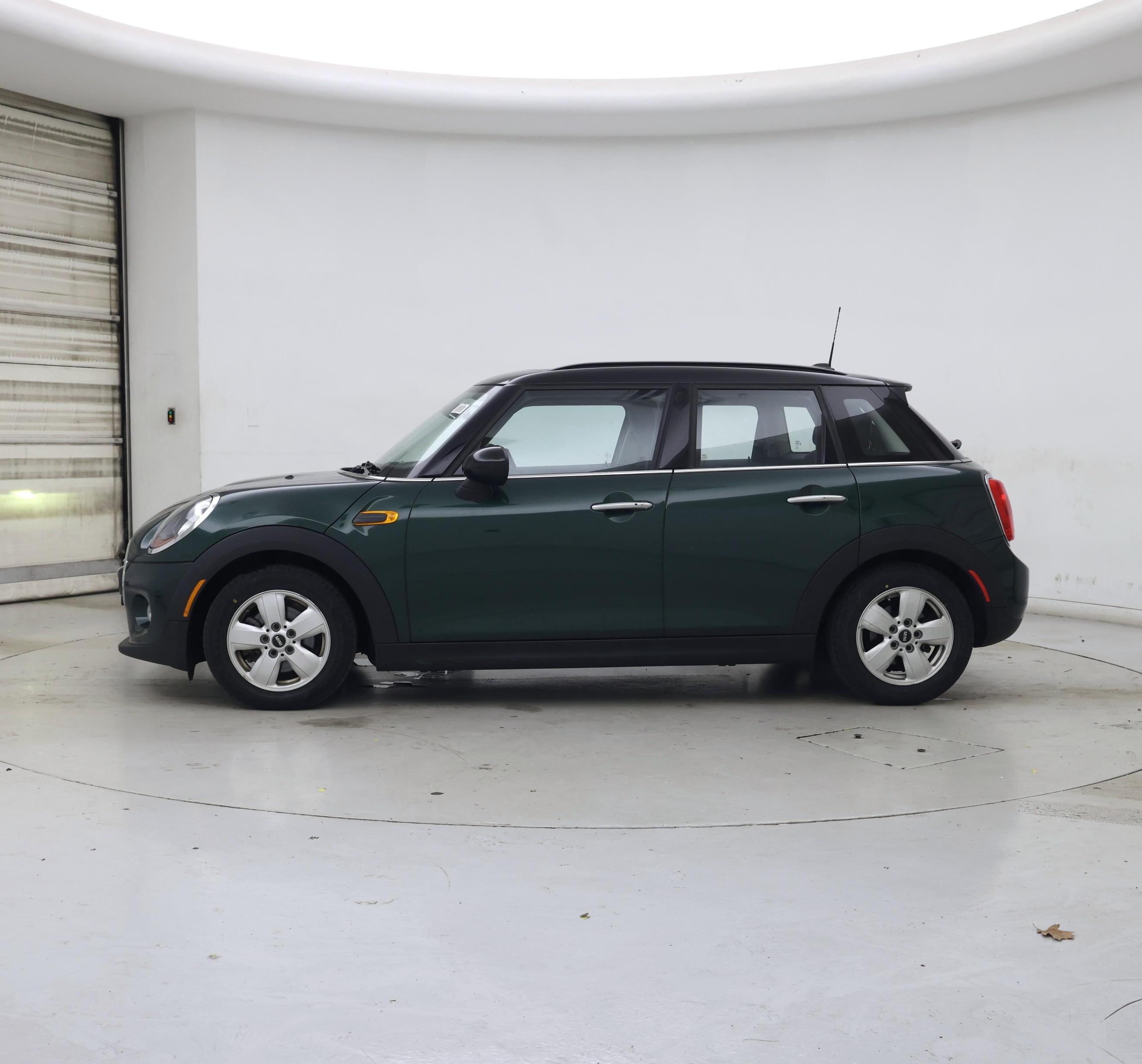 Thumbnail: 2016 MINI Cooper Hardtop - 3