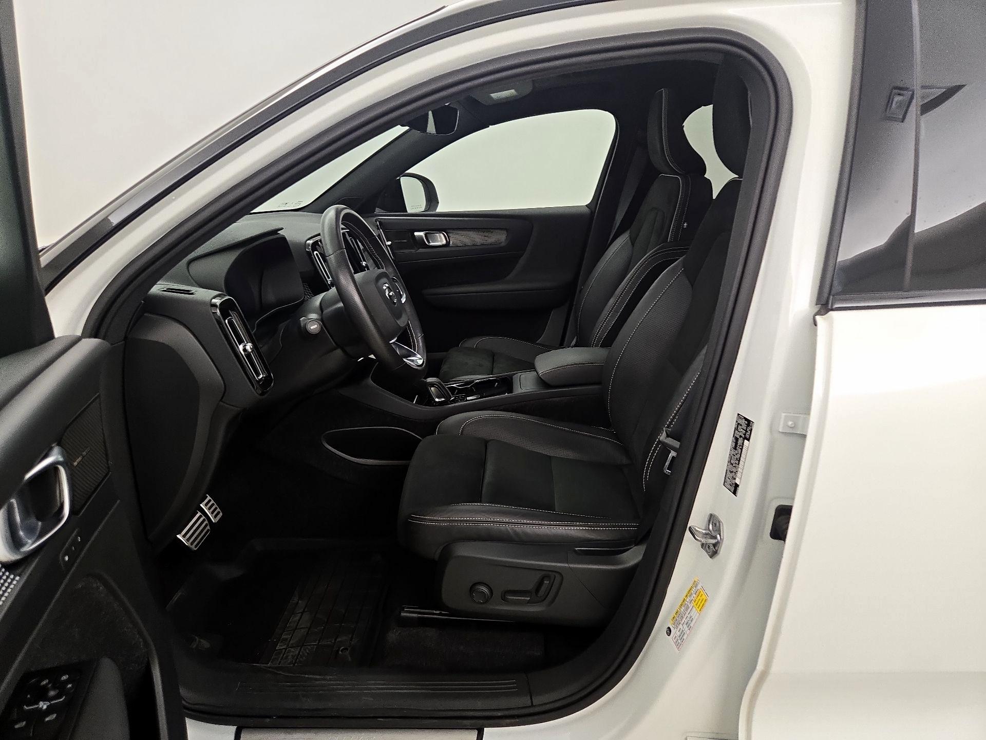 Thumbnail: 2021 Volvo XC40 - 11