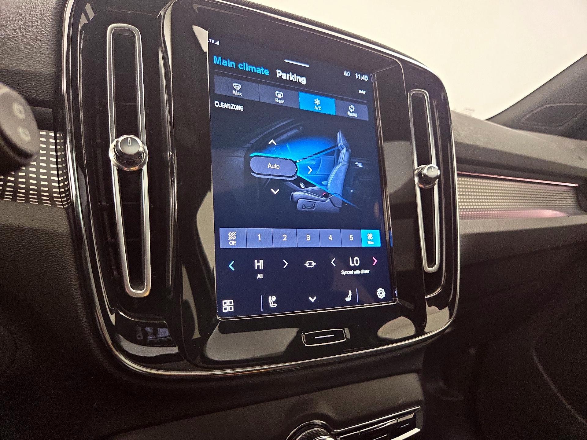 Thumbnail: 2021 Volvo XC40 - 16