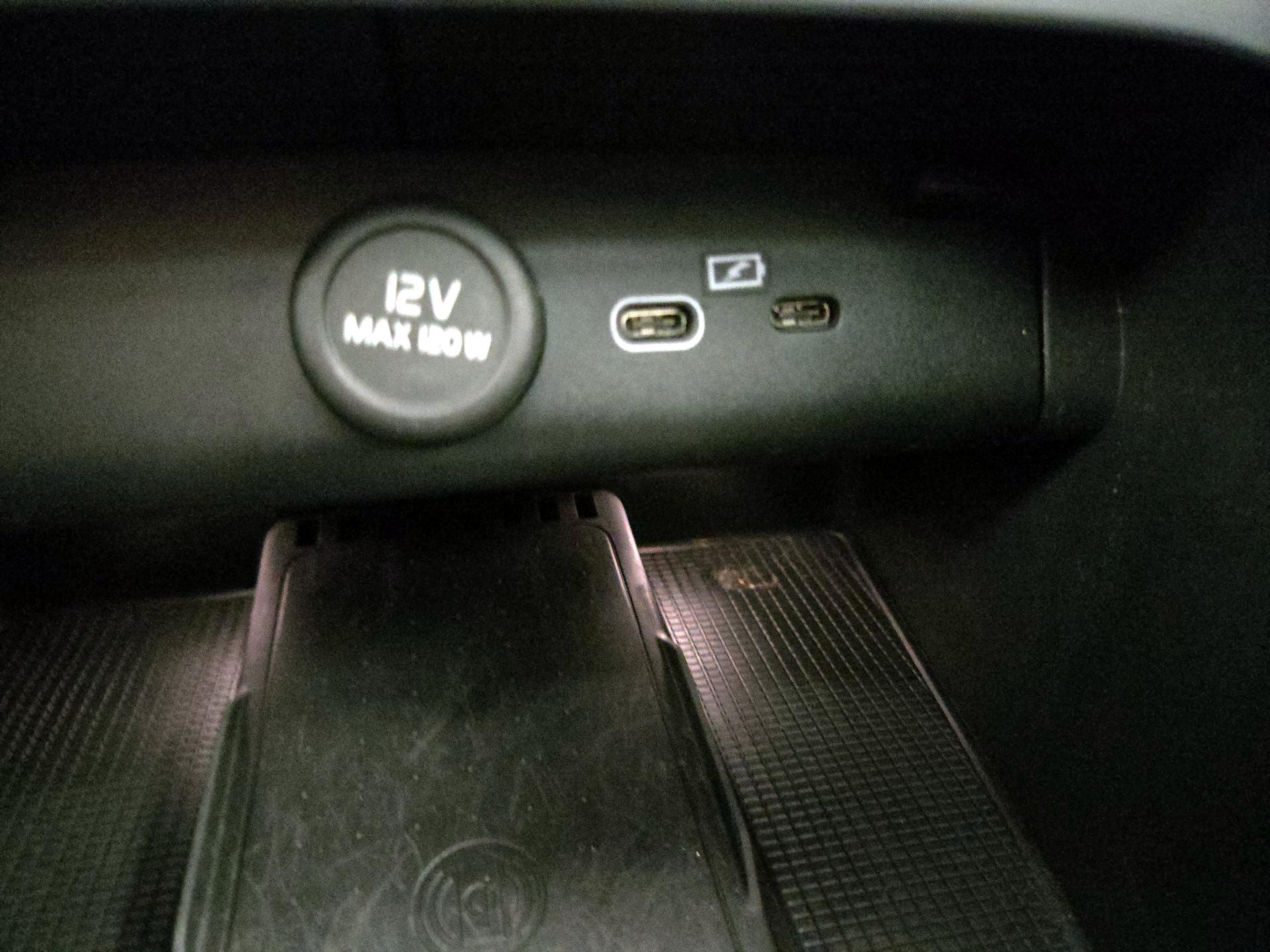 Thumbnail: 2021 Volvo XC40 - 18