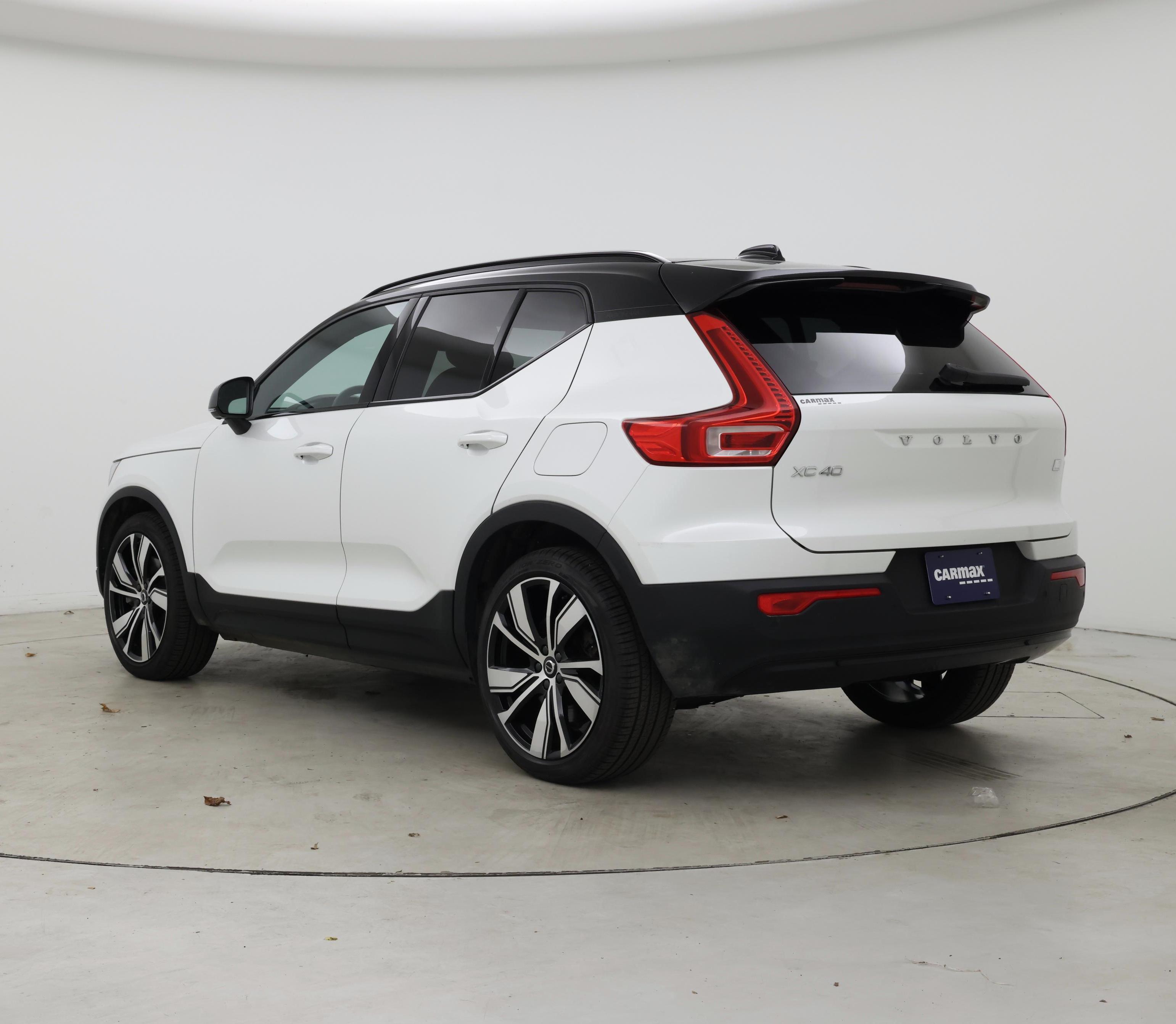 Thumbnail: 2021 Volvo XC40 - 2