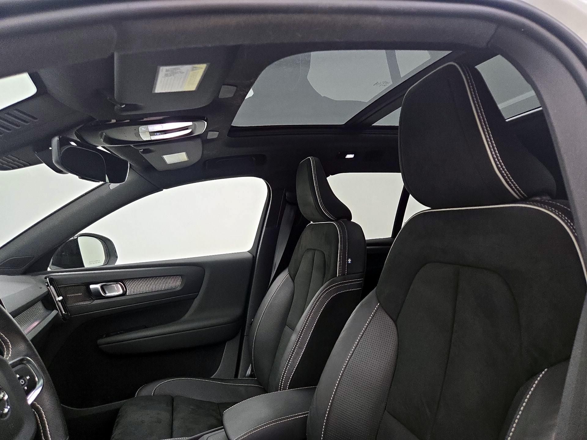 Thumbnail: 2021 Volvo XC40 - 19