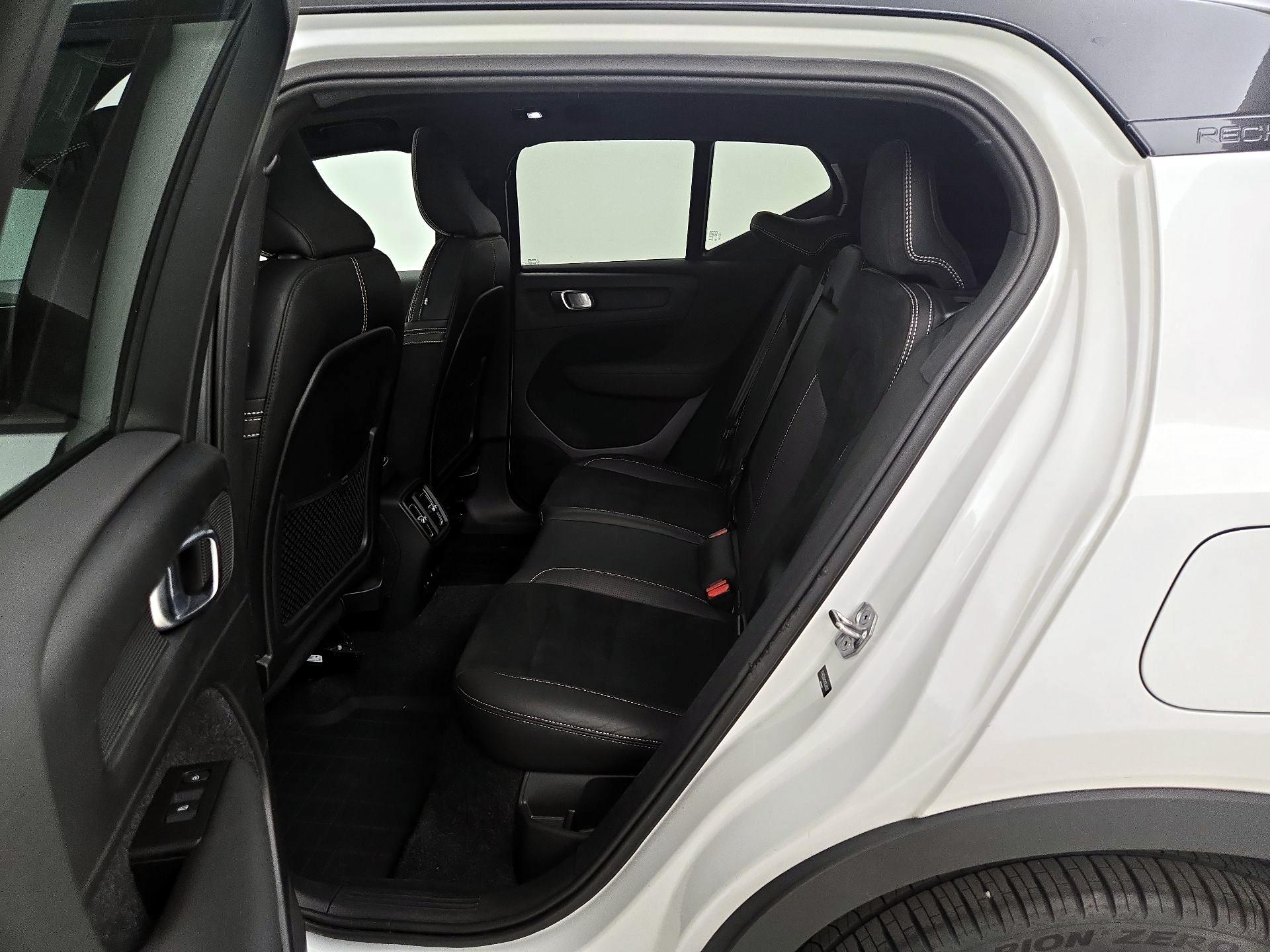 Thumbnail: 2021 Volvo XC40 - 20