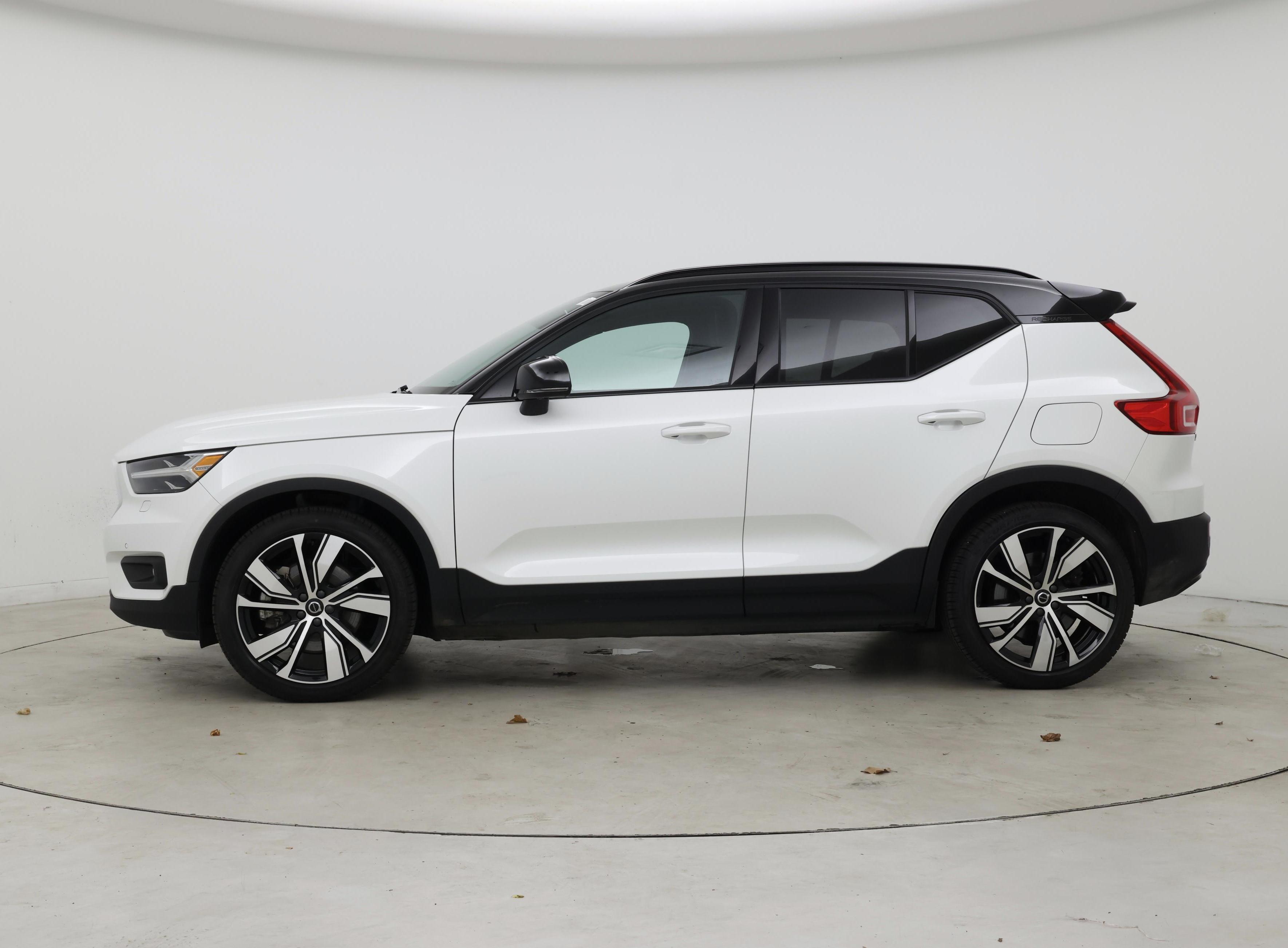 Thumbnail: 2021 Volvo XC40 - 3