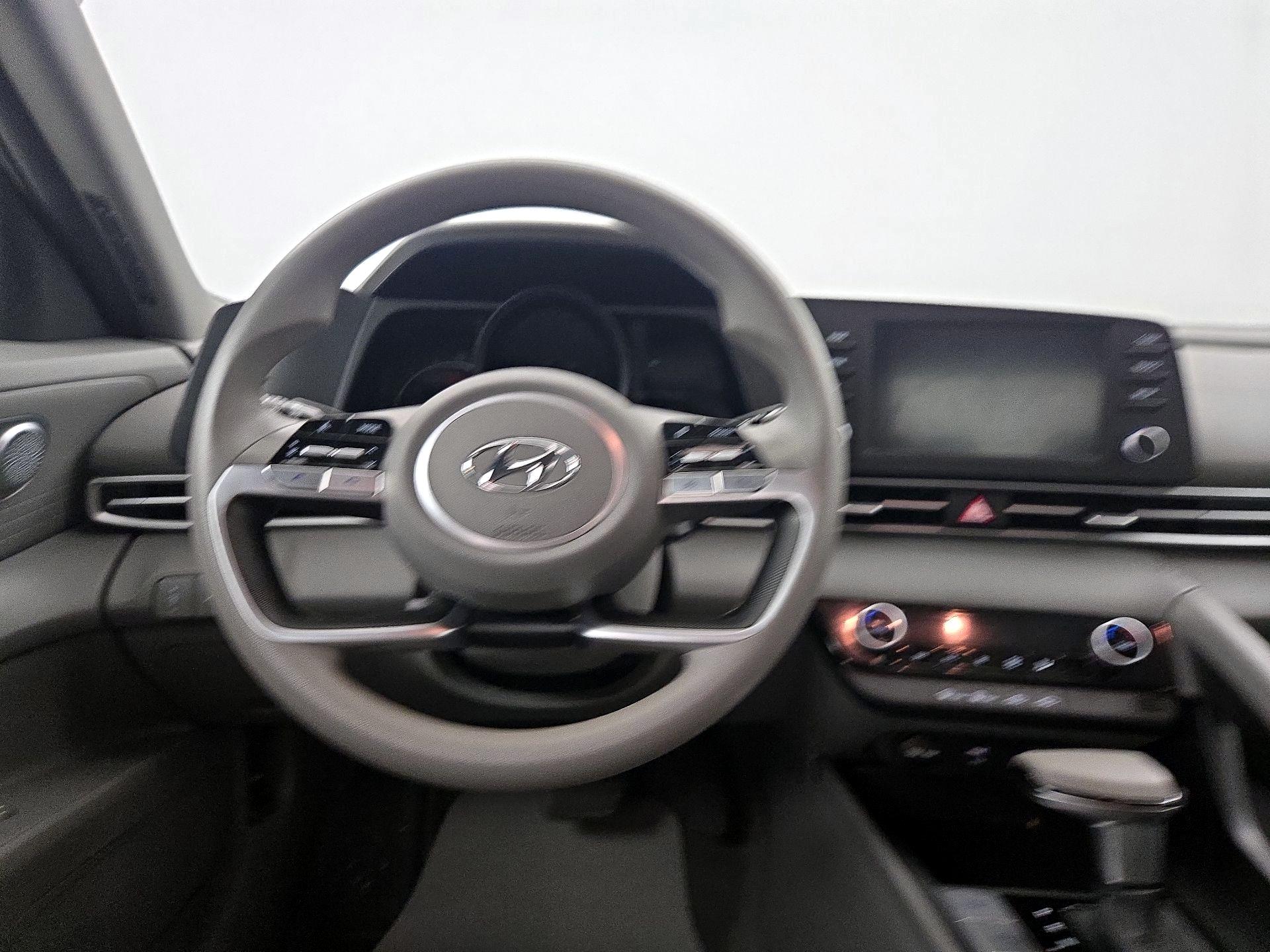 Thumbnail: 2022 Hyundai Elantra - 10
