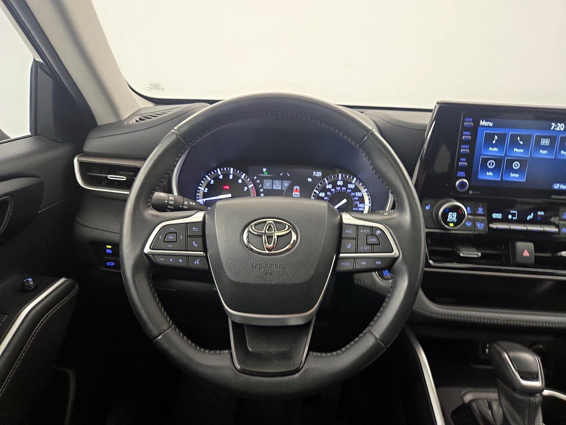 Thumbnail: 2022 Toyota Highlander - 10