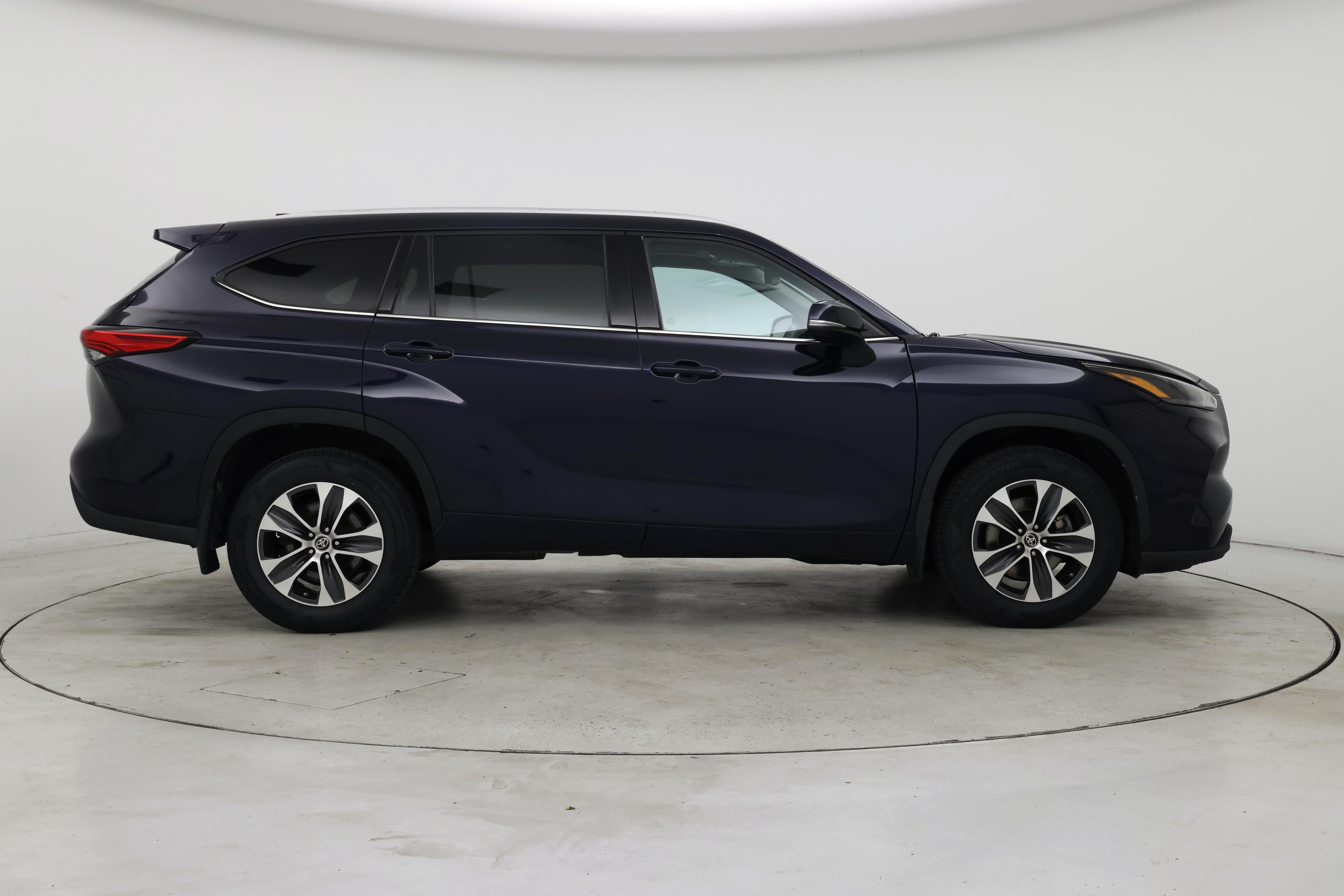 Thumbnail: 2022 Toyota Highlander - 7