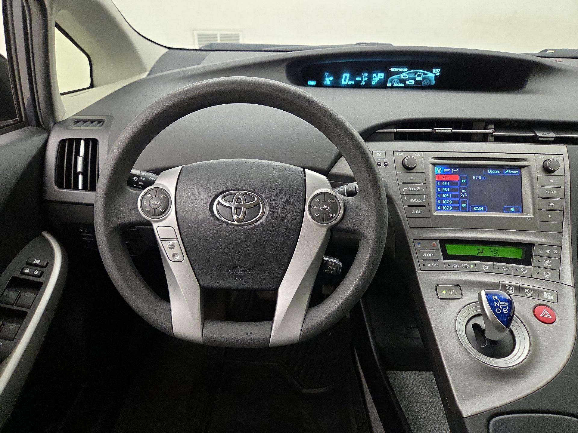Thumbnail: 2014 Toyota Prius - 10