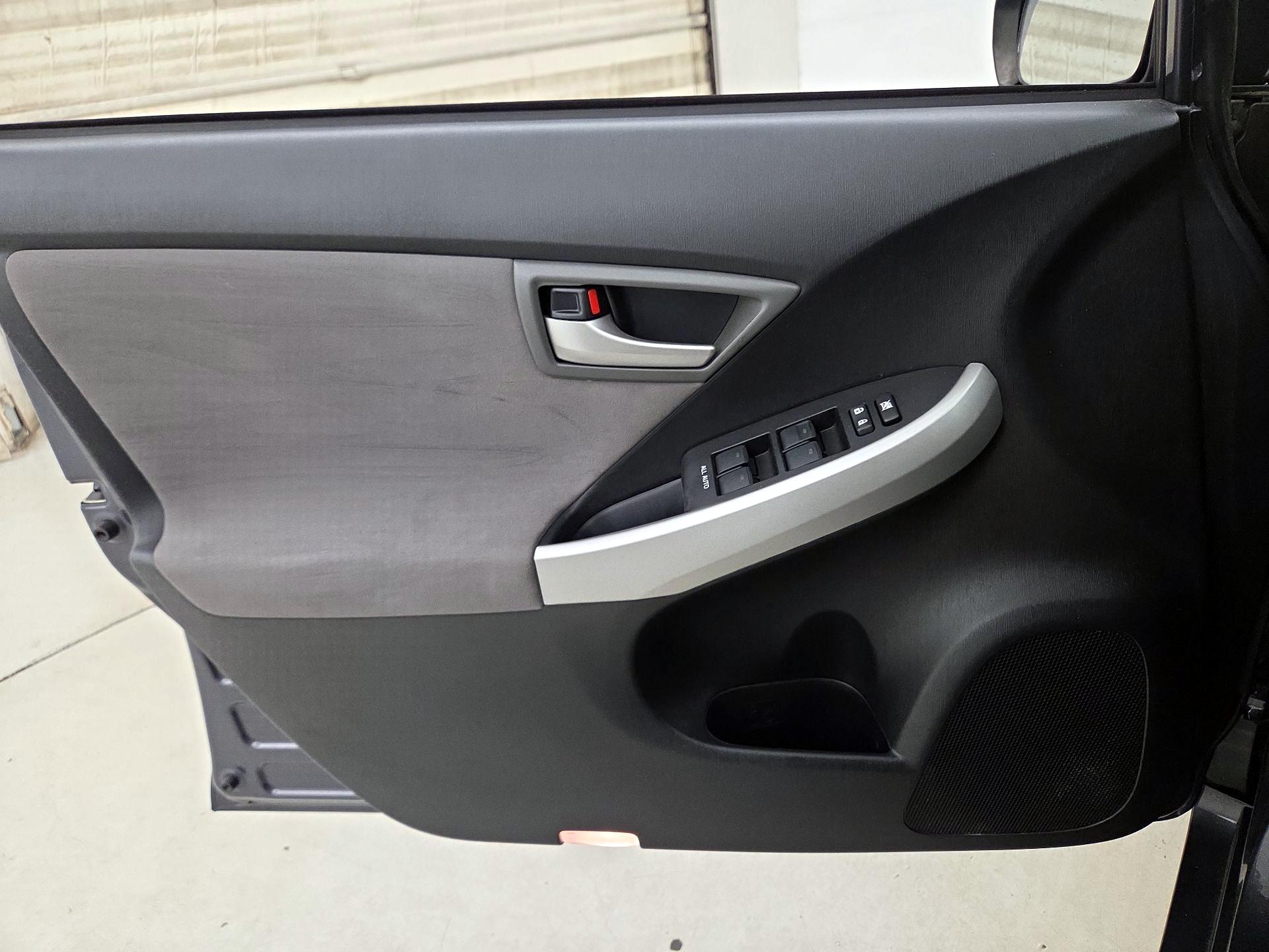 Thumbnail: 2014 Toyota Prius - 12