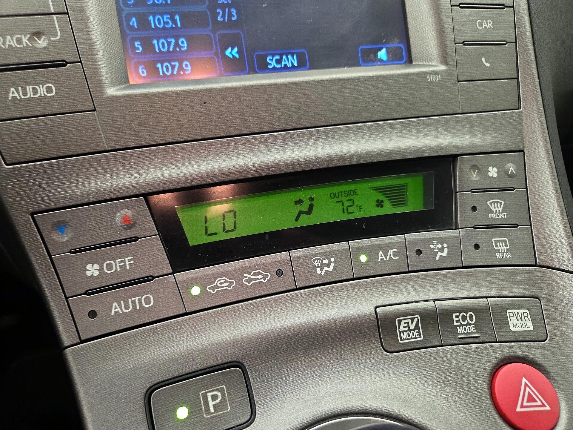 Thumbnail: 2014 Toyota Prius - 15