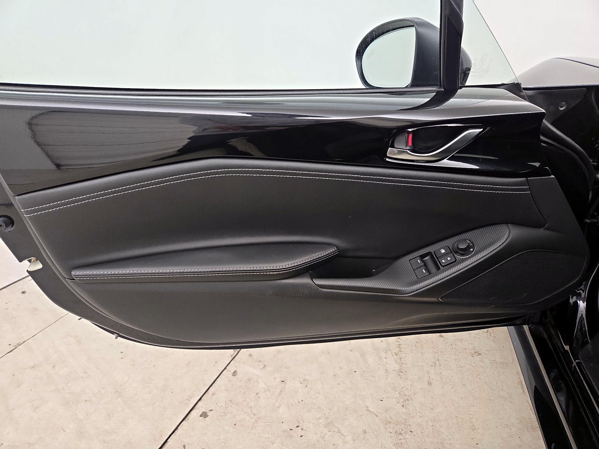 Thumbnail: 2022 Mazda MX-5 Miata - 12