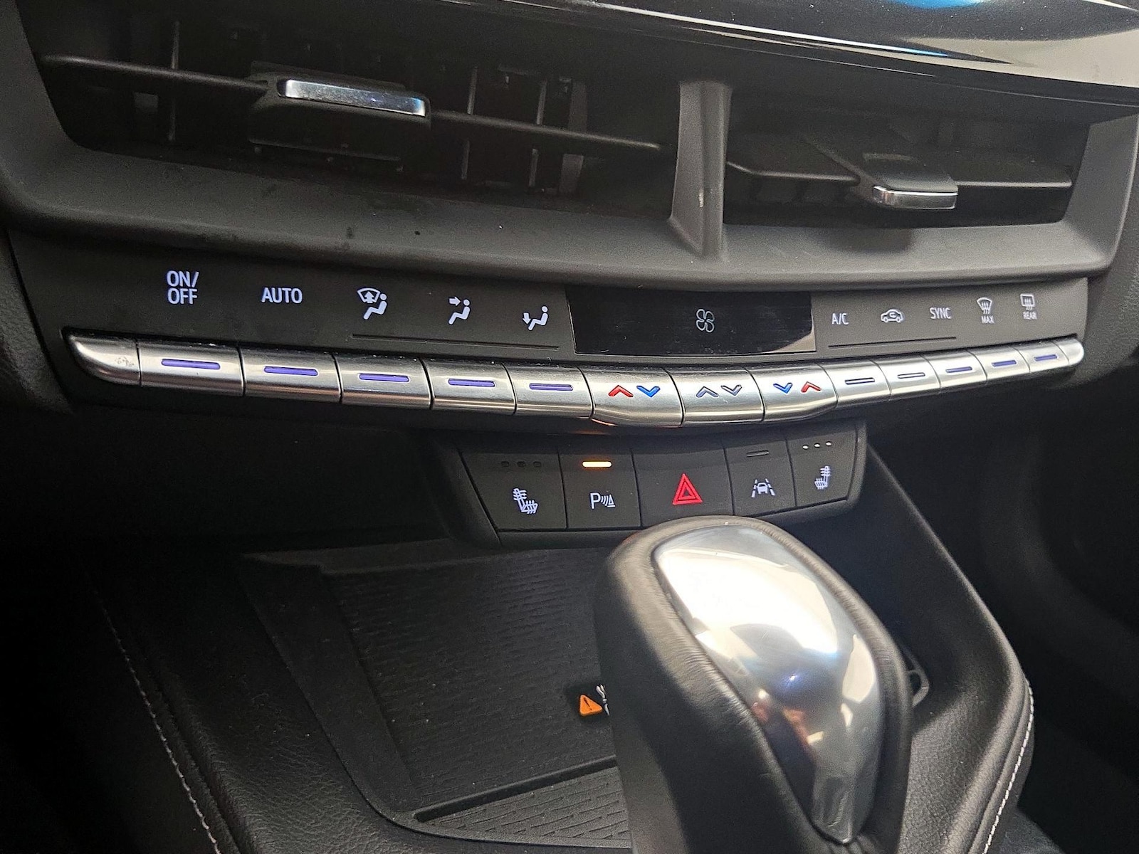 2025 Cadillac CT4 Luxury - Photo 18